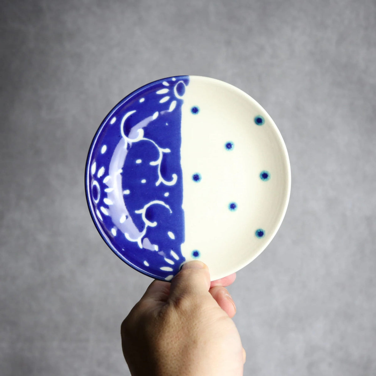 4寸皿 呉須釉 唐草 やちむん 陶器 高江洲陶磁器
