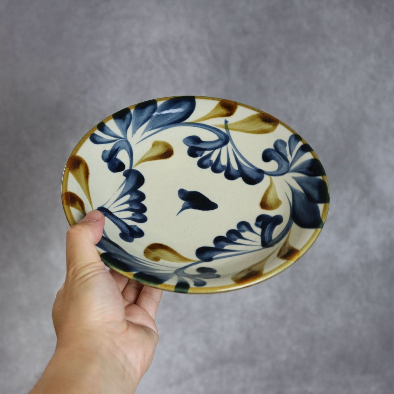 7寸皿 飴 呉須 唐草 やちむん 陶器 陶眞窯 やちむん 陶器.