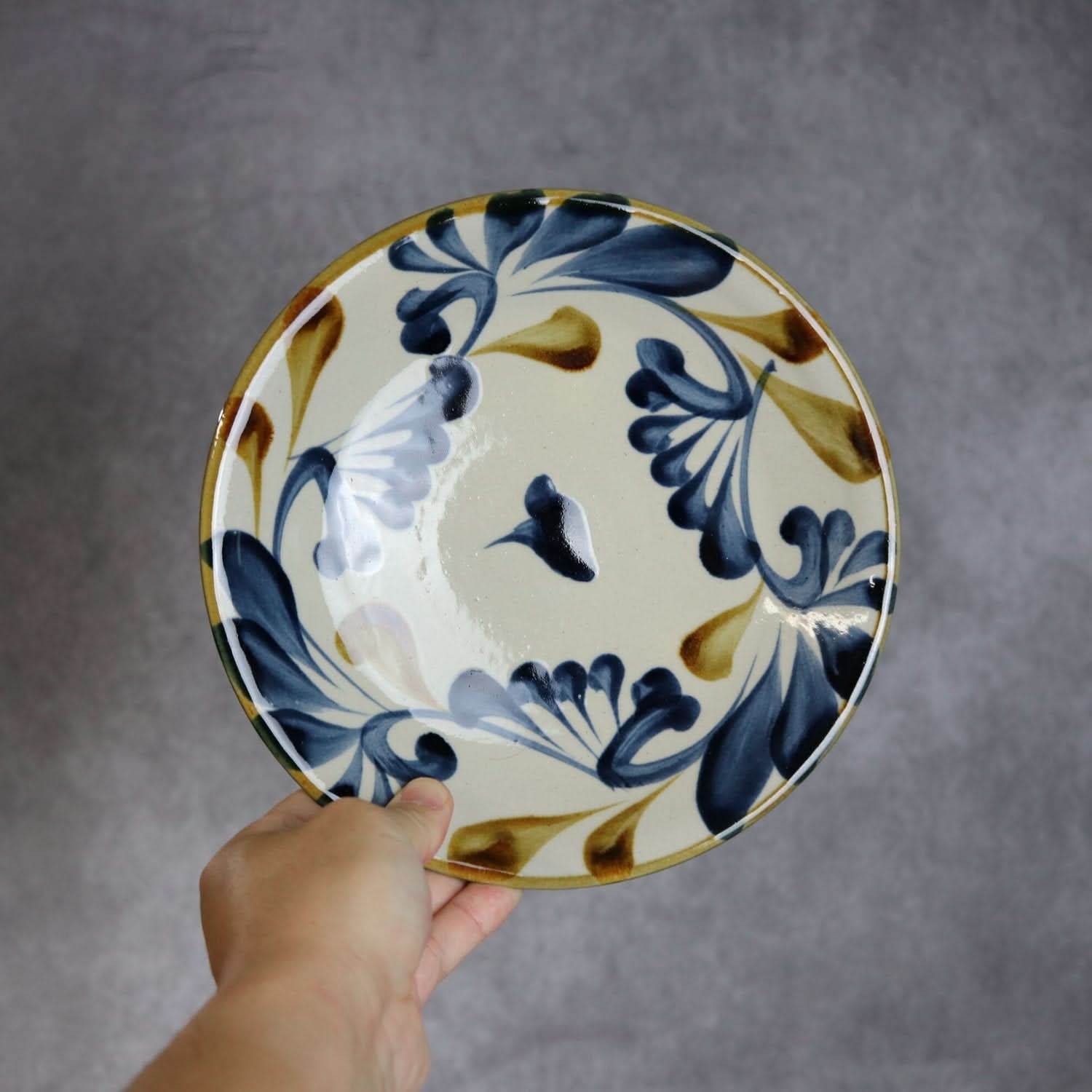 7寸皿 飴 呉須 唐草 やちむん 陶器 陶眞窯 やちむん 陶器.