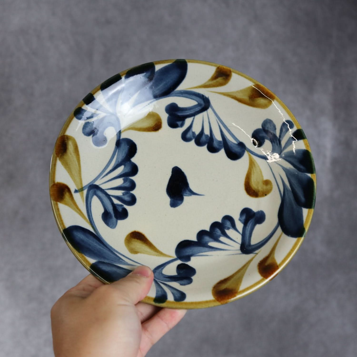 7寸皿 飴 呉須 唐草 やちむん 陶器 陶眞窯 やちむん 陶器.