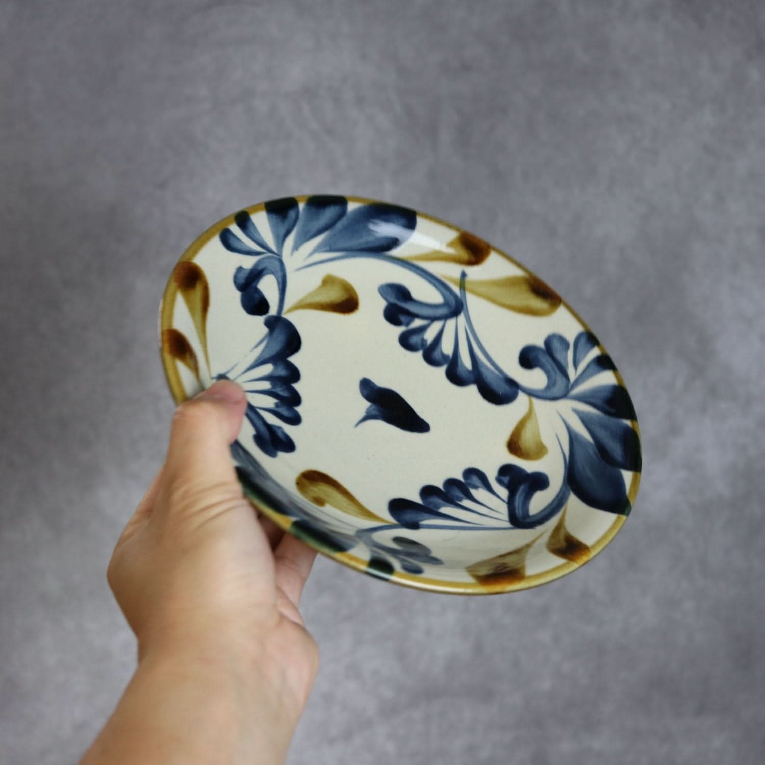 7寸皿 飴 呉須 唐草 やちむん 陶器 陶眞窯 やちむん 陶器.