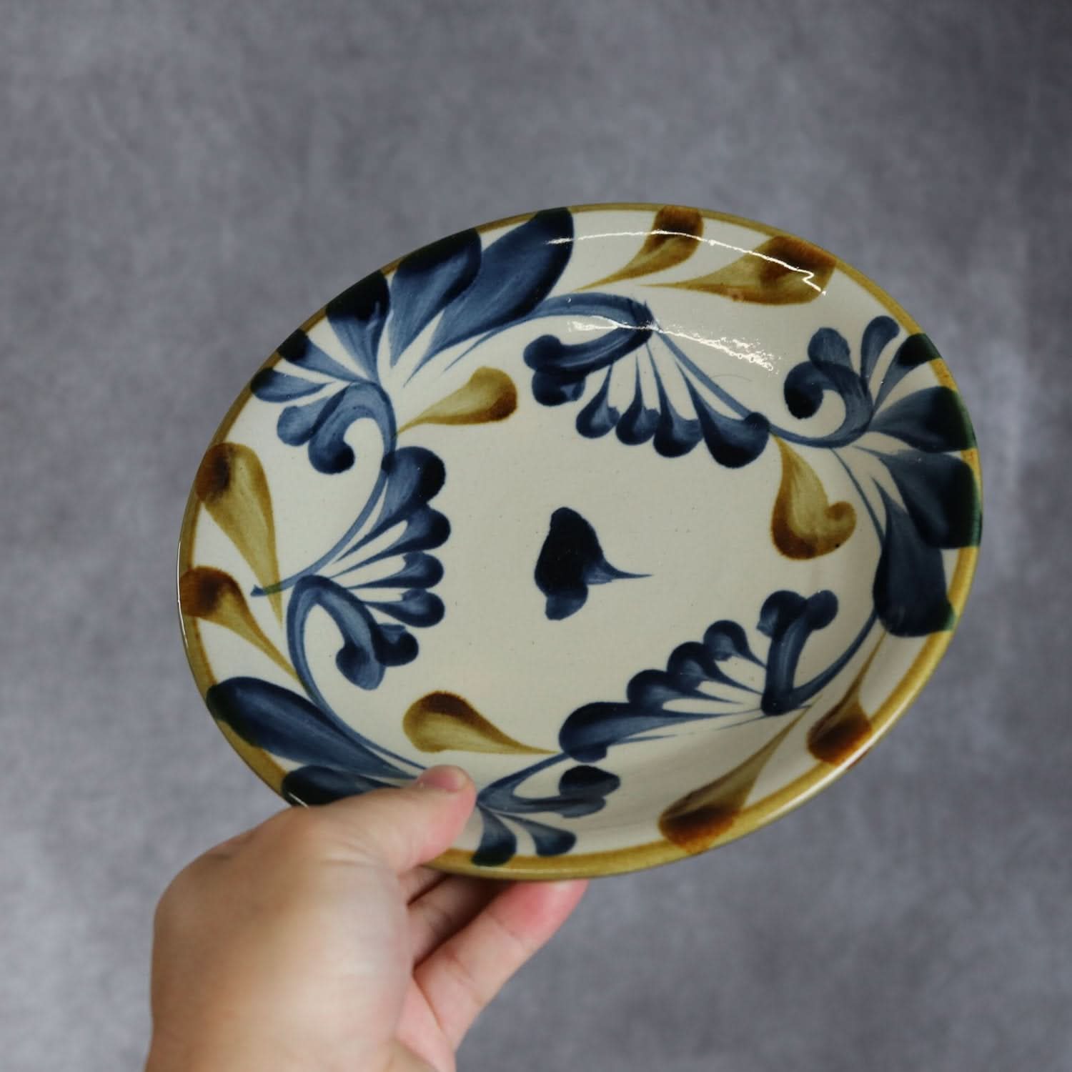 7寸皿 飴 呉須 唐草 やちむん 陶器 陶眞窯 やちむん 陶器.