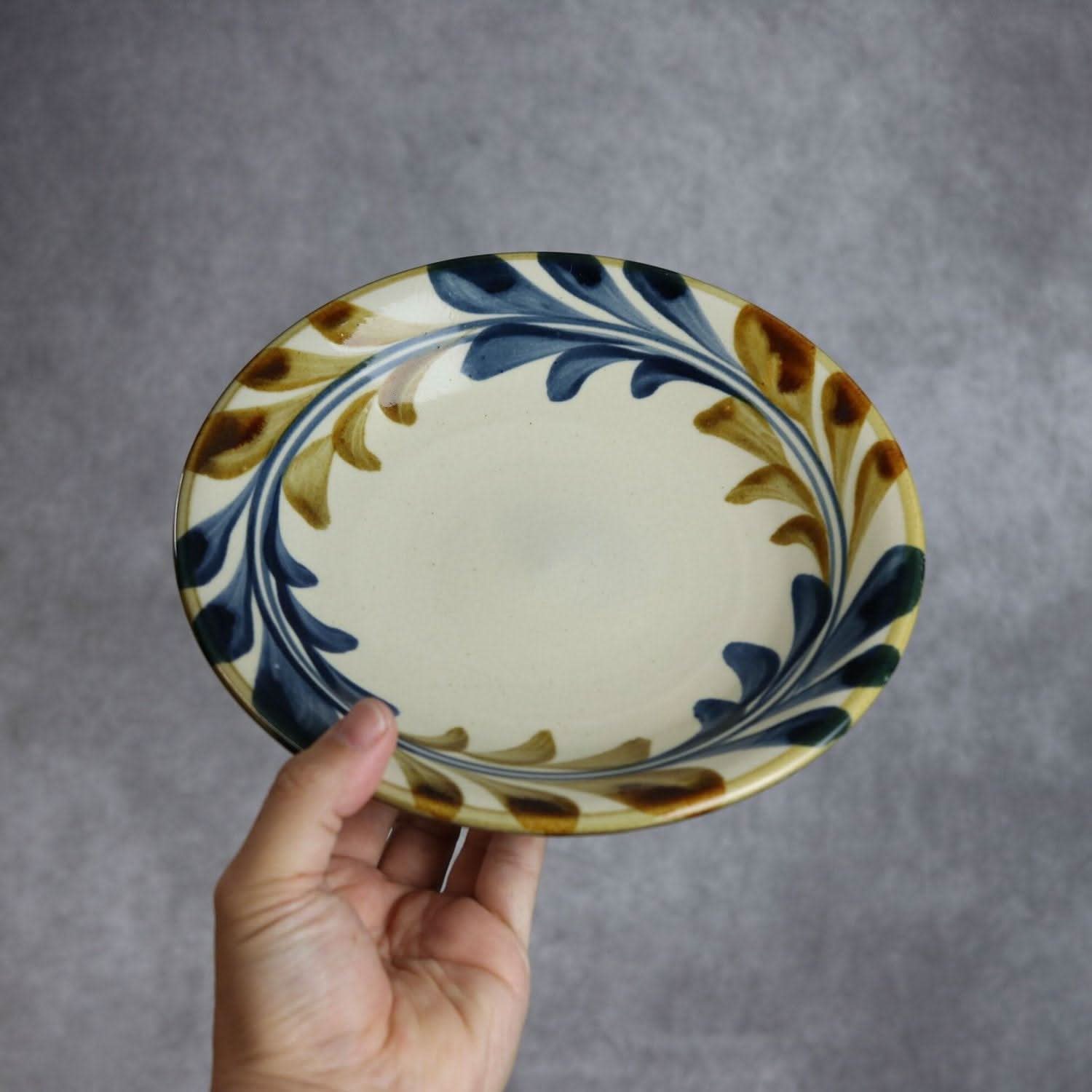 7寸皿 デイゴ唐草 やちむん 陶器 陶眞窯 やちむん 陶器.