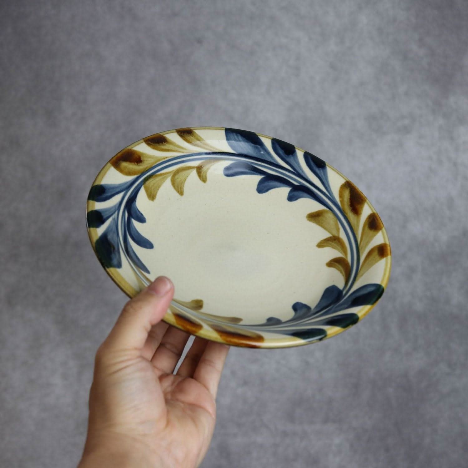 7寸皿 デイゴ唐草 やちむん 陶器 陶眞窯 やちむん 陶器.