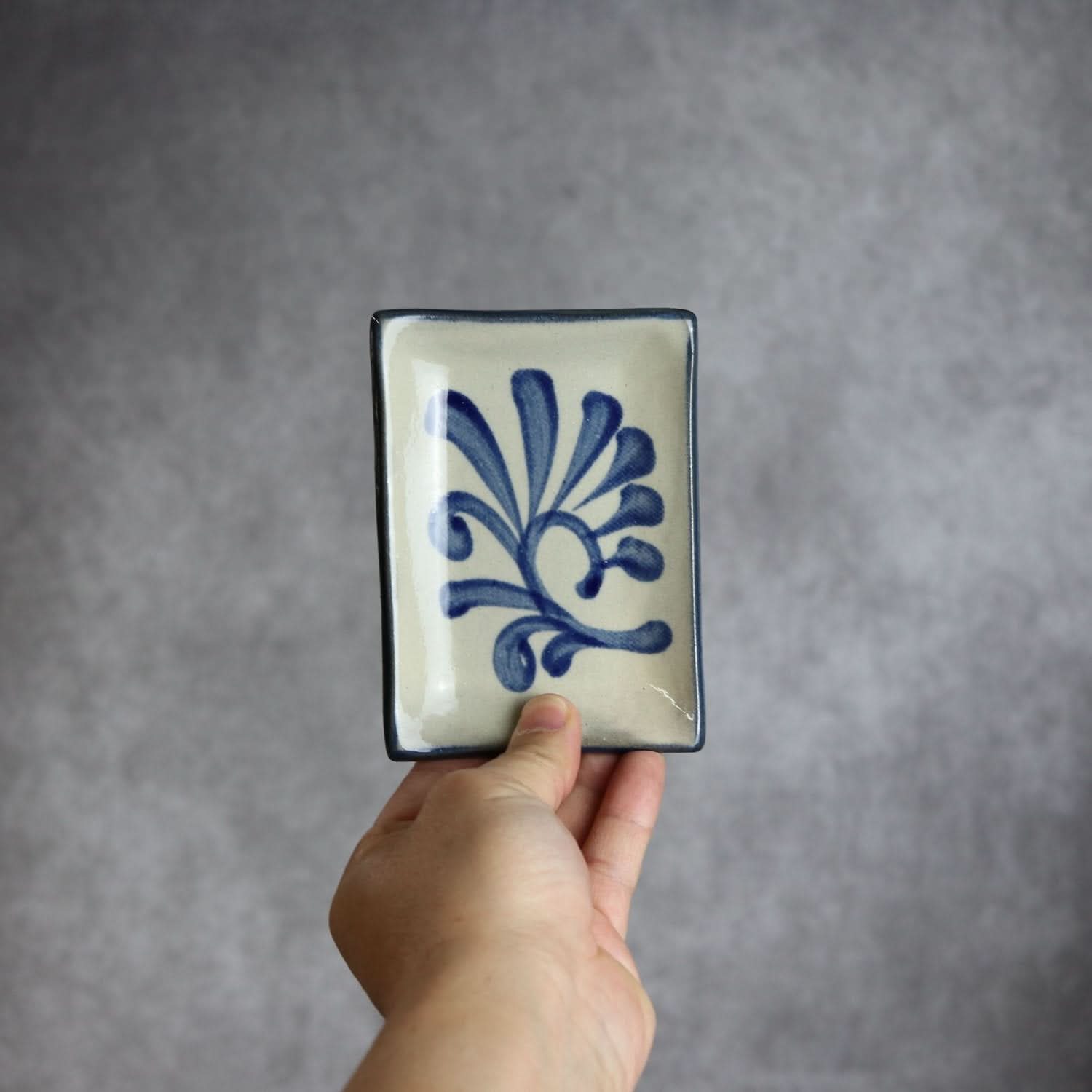 長角皿 口8.5×12 コバルト唐草 やちむん 陶器 陶眞窯 やちむん 陶器.