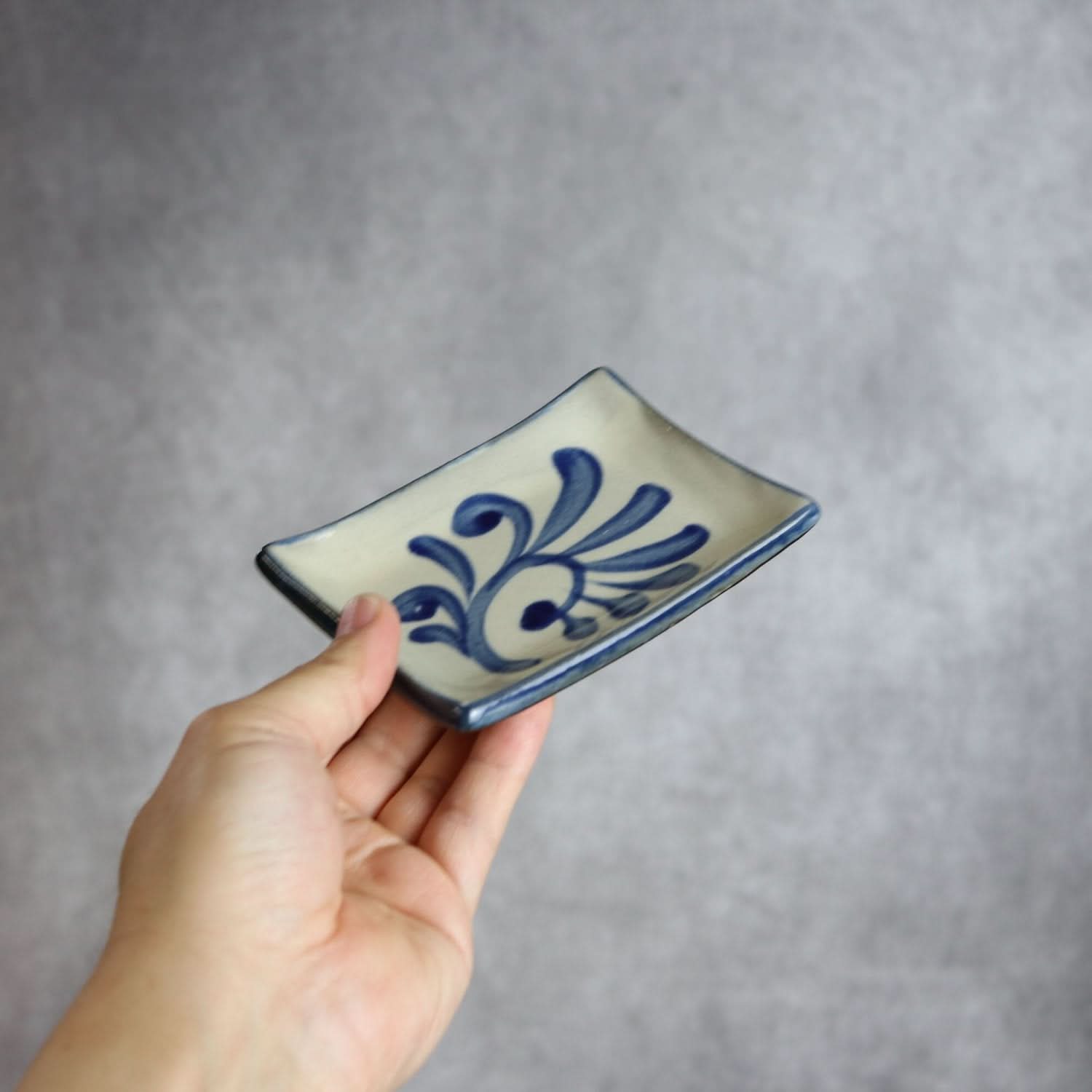 長角皿 口8.5×12 コバルト唐草 やちむん 陶器 陶眞窯 やちむん 陶器.