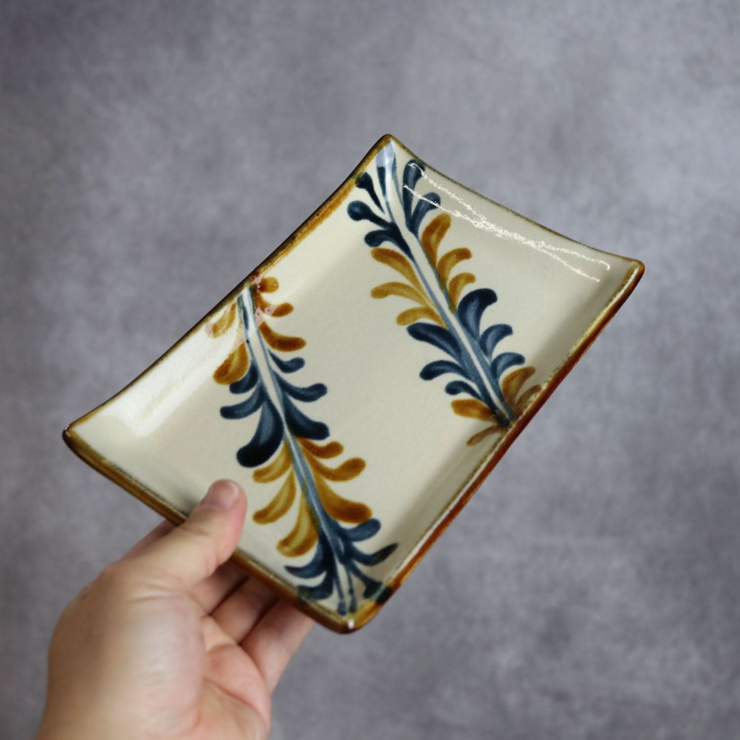 長角皿 13×20 デイゴ唐草 やちむん 陶器 陶眞窯 やちむん 陶器.