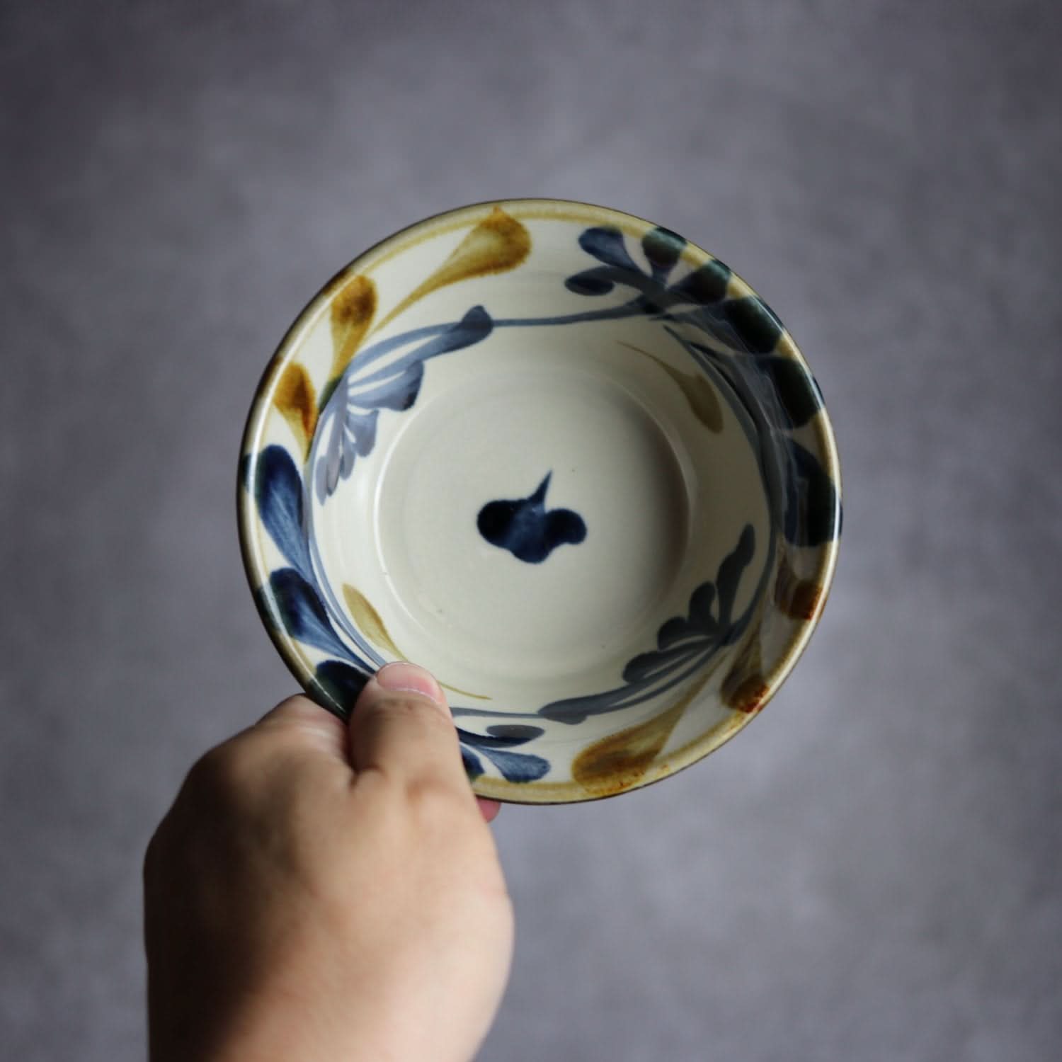 4寸鉢 飴 呉須 唐草 やちむん 陶器 陶眞窯 やちむん 陶器.