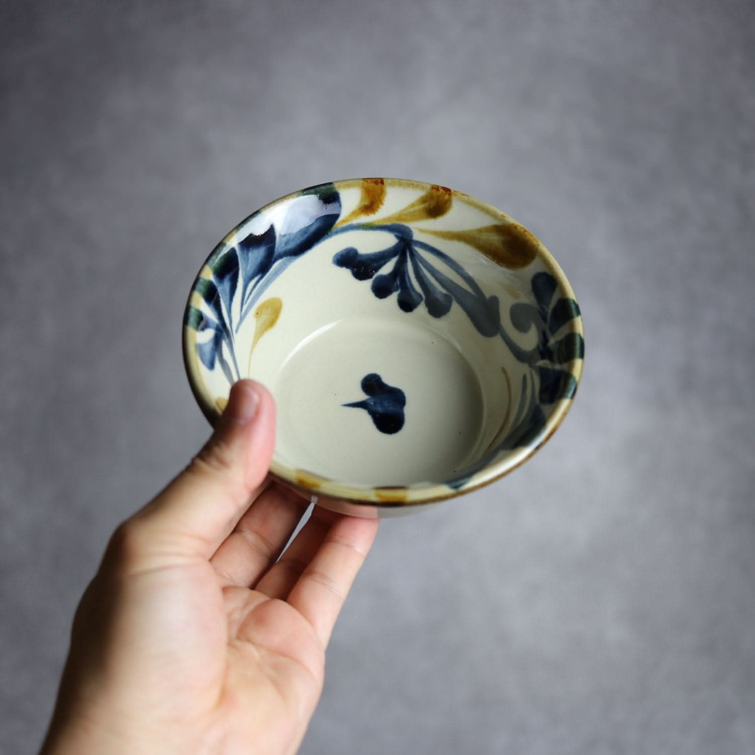 4寸鉢 飴 呉須 唐草 やちむん 陶器 陶眞窯 やちむん 陶器.