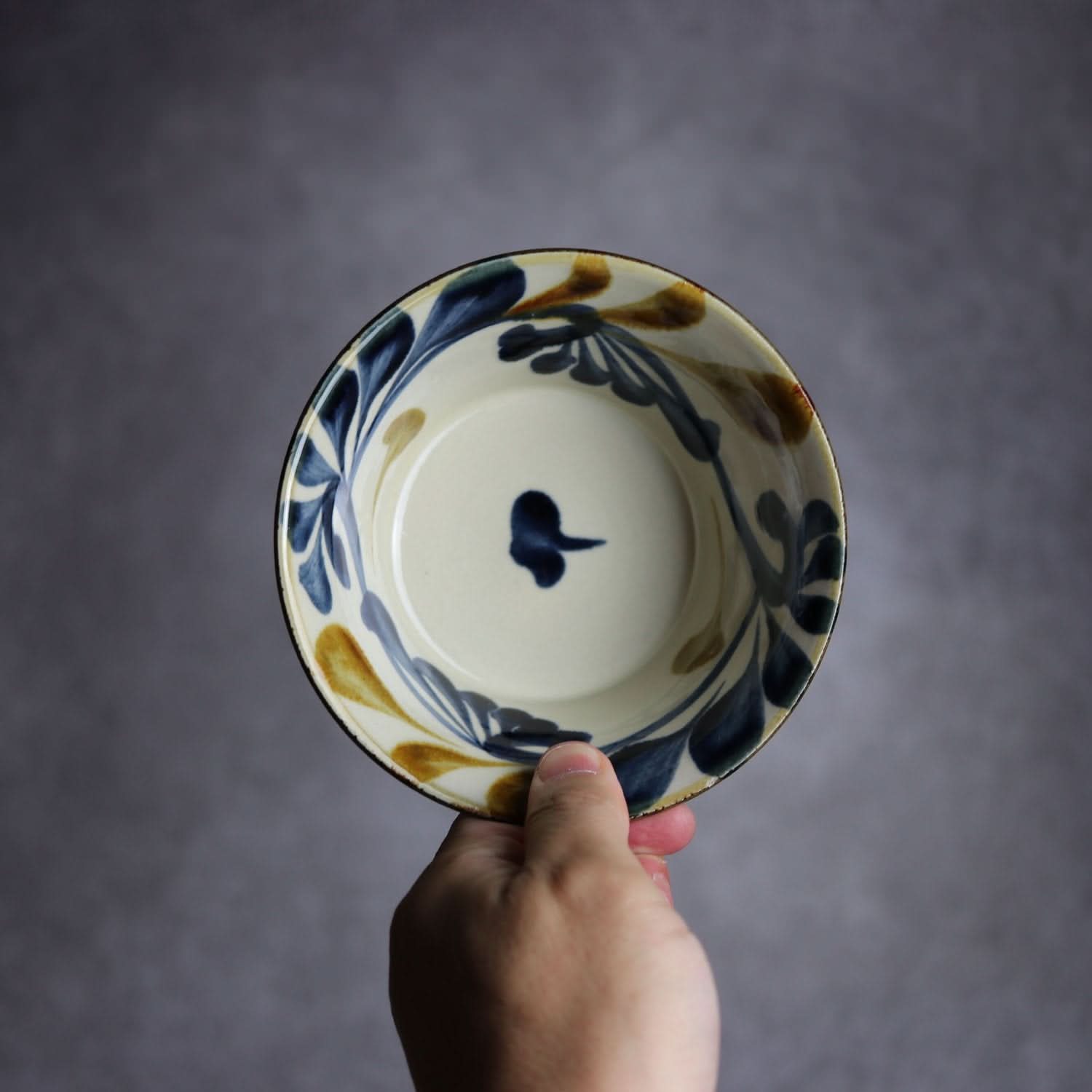 4寸鉢 飴 呉須 唐草 やちむん 陶器 陶眞窯 やちむん 陶器.