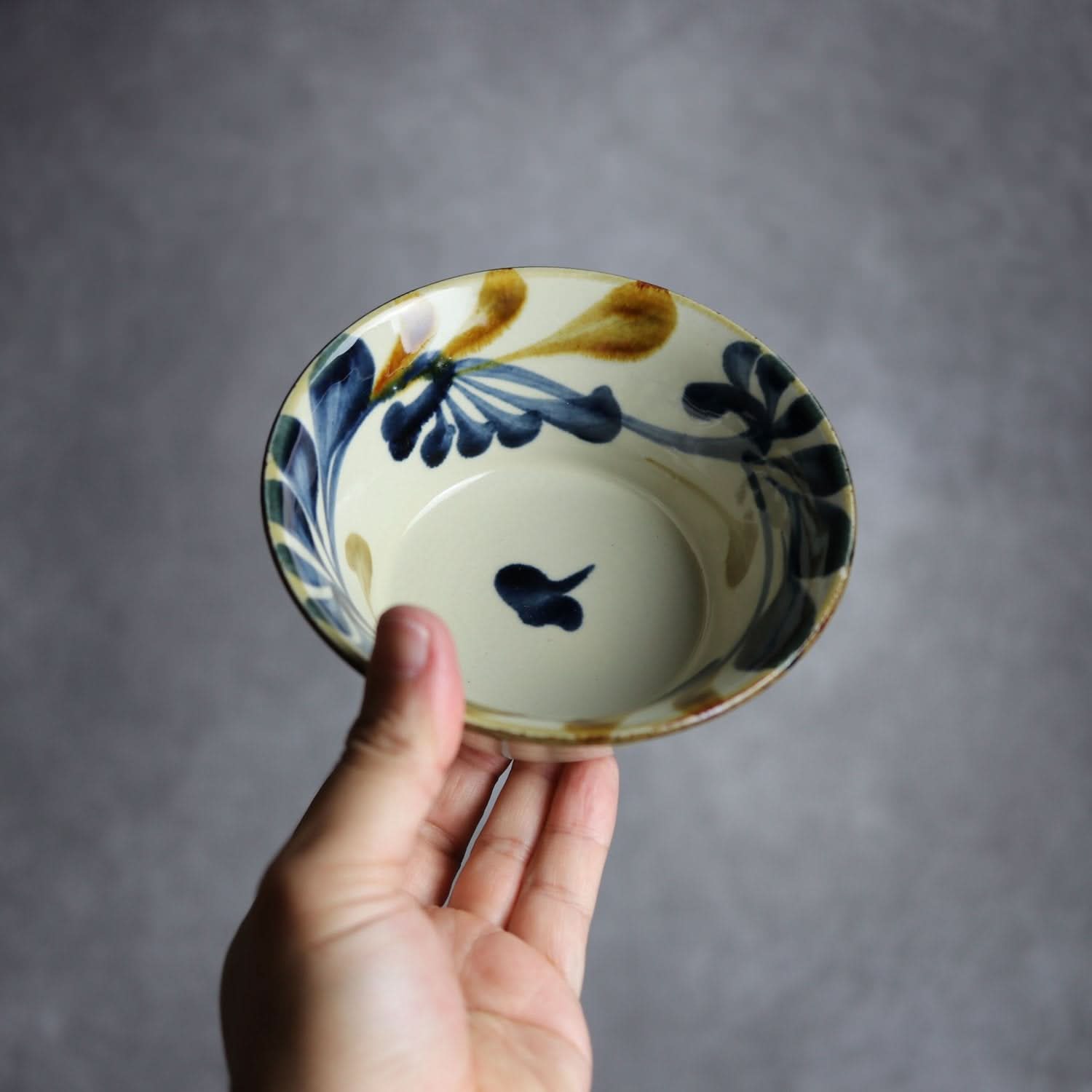 4寸鉢 飴 呉須 唐草 やちむん 陶器 陶眞窯 やちむん 陶器.