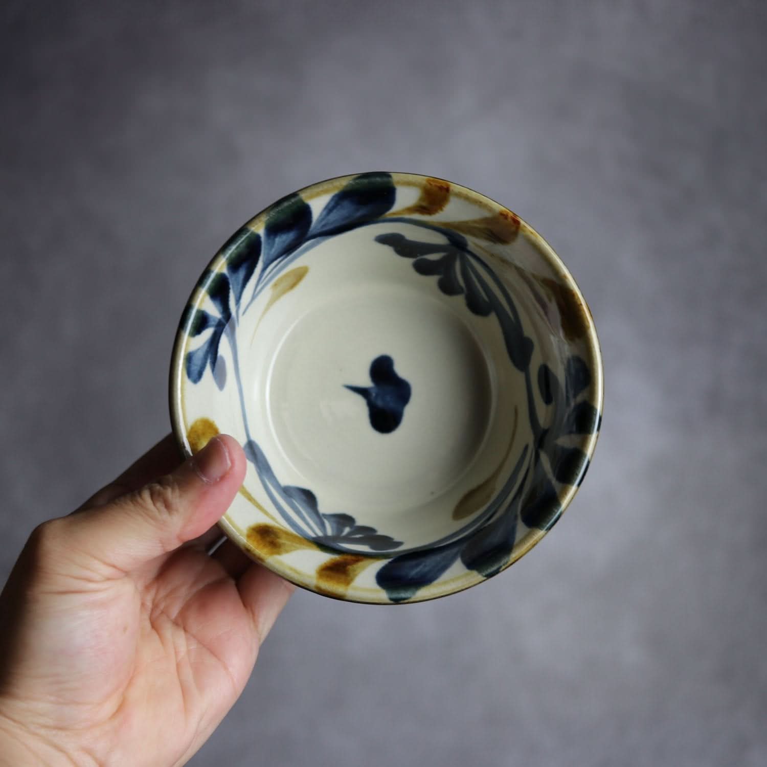 4寸鉢 飴 呉須 唐草 やちむん 陶器 陶眞窯 やちむん 陶器.