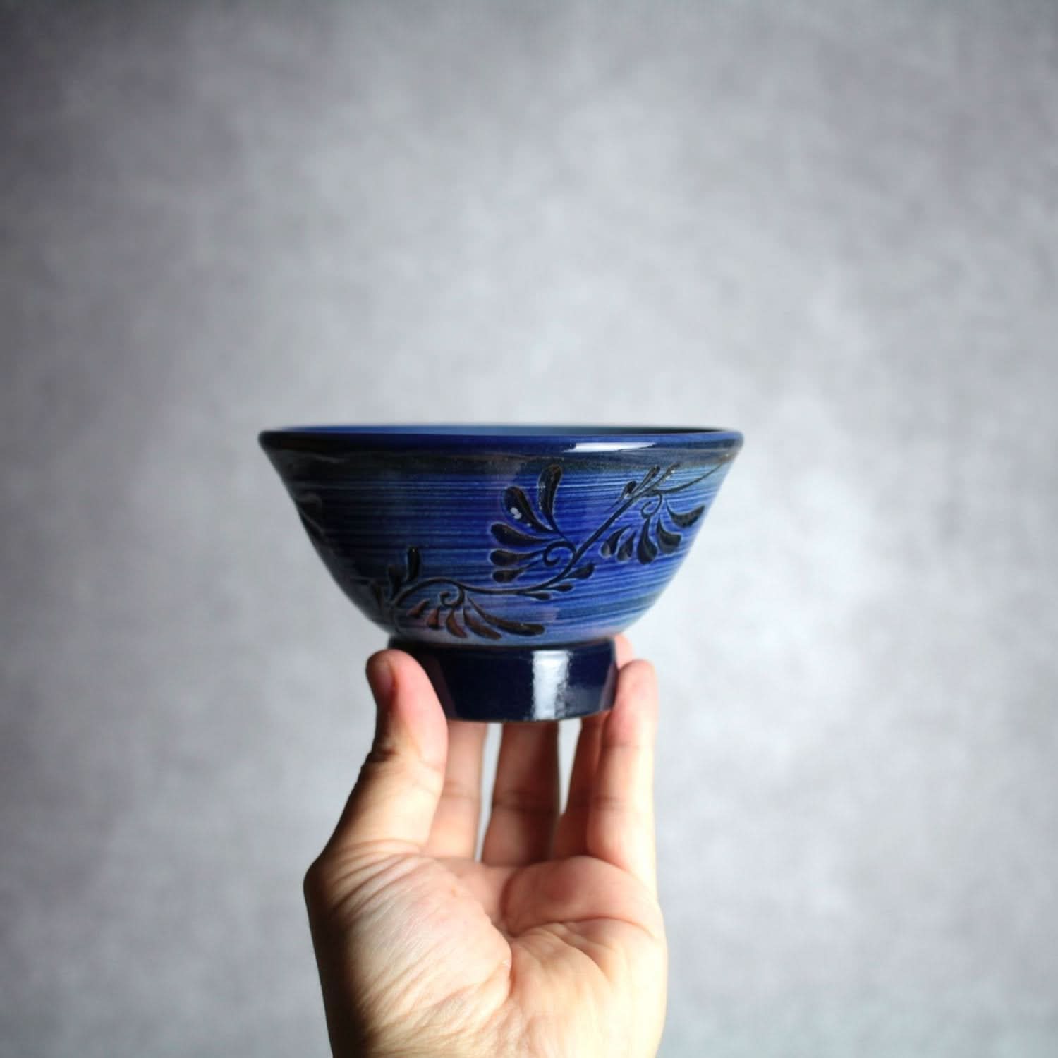 4寸マカイ 青刷毛目 線彫唐草 やちむん 陶器 幸陶器 やちむん 陶器.