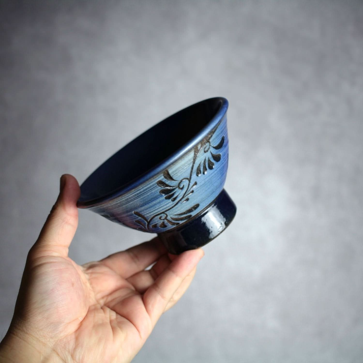 4寸マカイ 青刷毛目 線彫唐草 やちむん 陶器 幸陶器 やちむん 陶器.