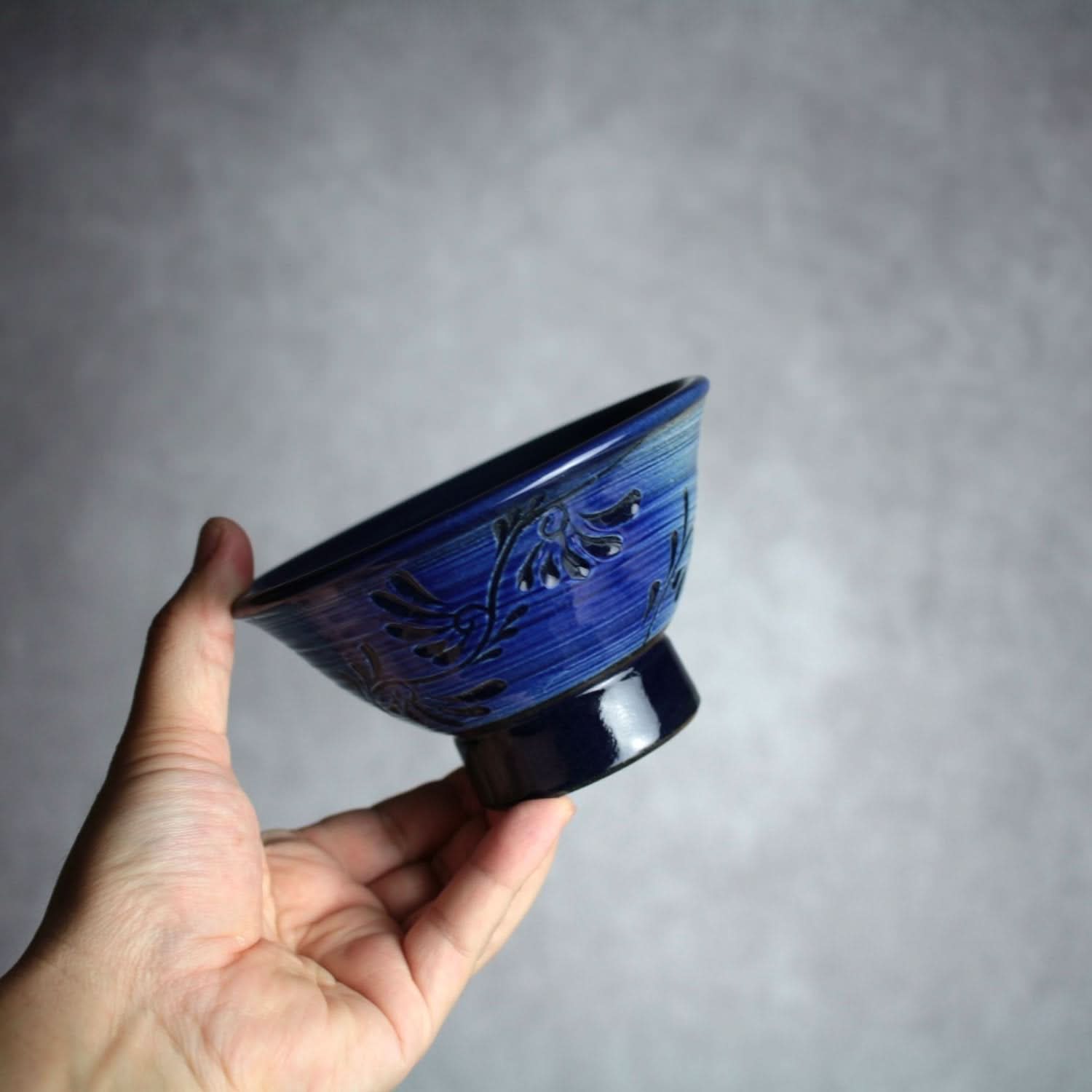 4寸マカイ 青刷毛目 線彫唐草 やちむん 陶器 幸陶器 やちむん 陶器.