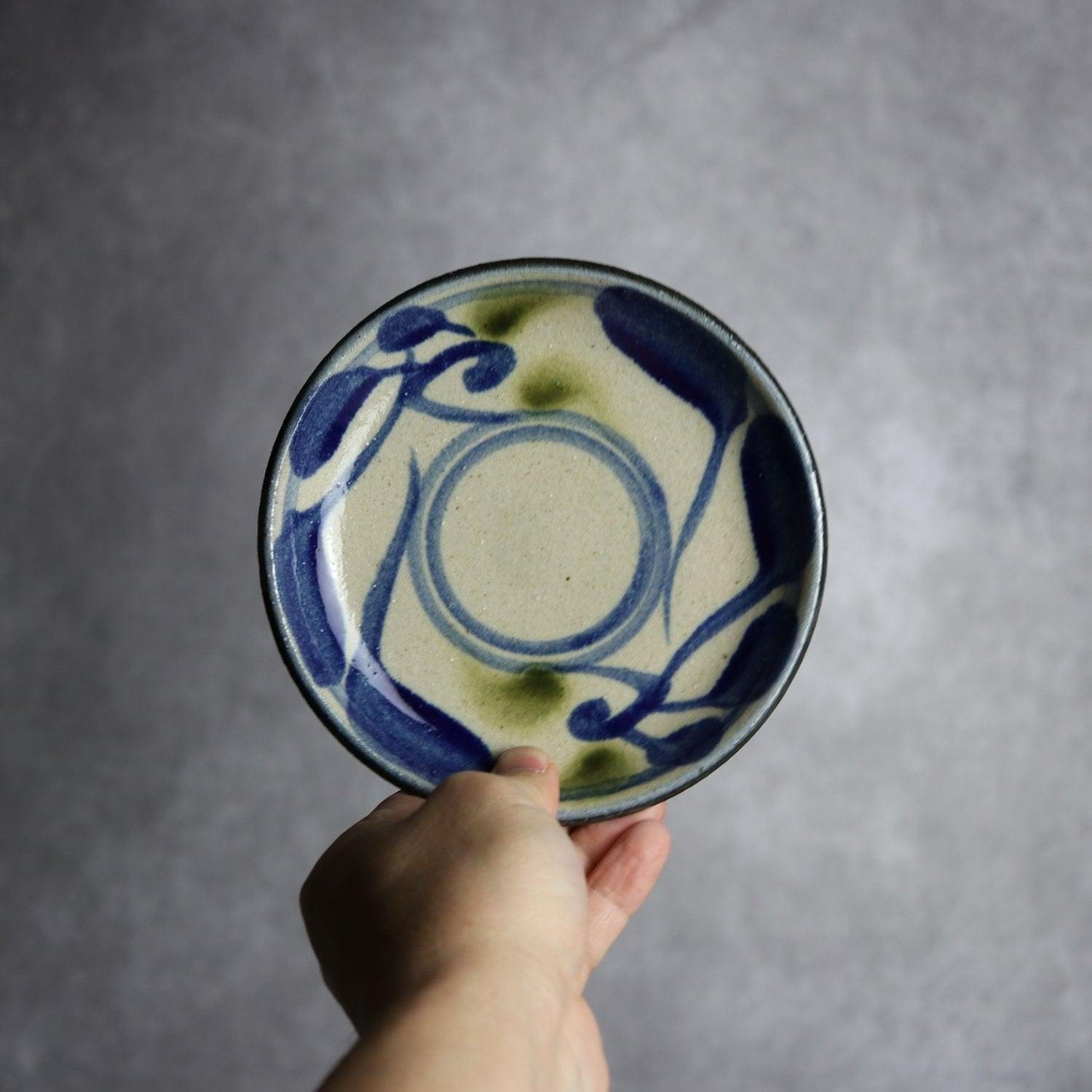 5寸皿 青 緑 唐草模様 やちむん 陶器 陶芸こまがた やちむん 陶器.