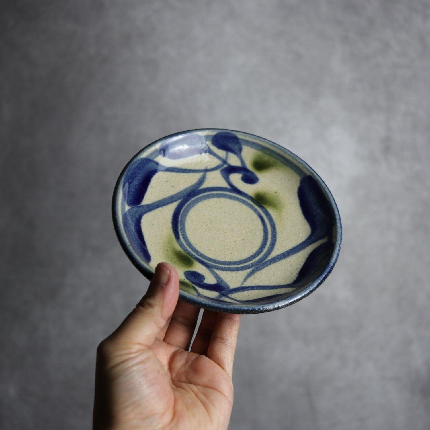 5寸皿 青 緑 唐草模様 やちむん 陶器 陶芸こまがた やちむん 陶器.