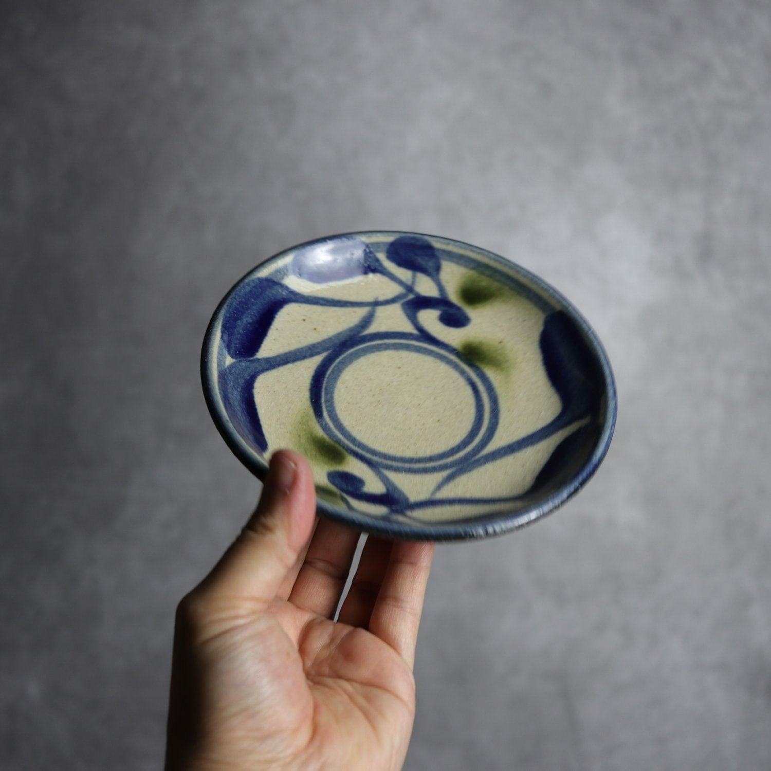 5寸皿 青 緑 唐草模様 やちむん 陶器 陶芸こまがた やちむん 陶器.