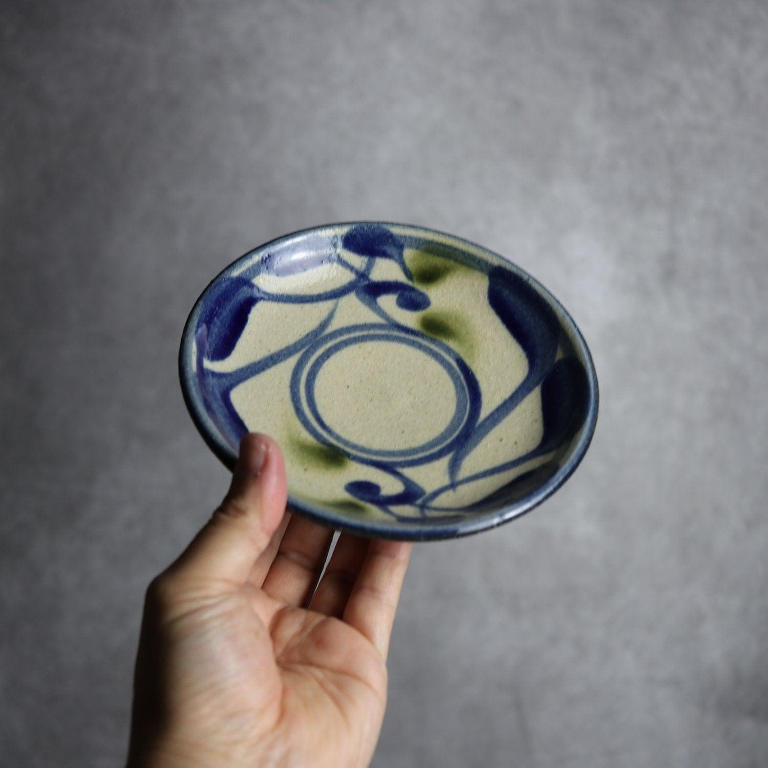 5寸皿 青 緑 唐草模様 やちむん 陶器 陶芸こまがた やちむん 陶器.