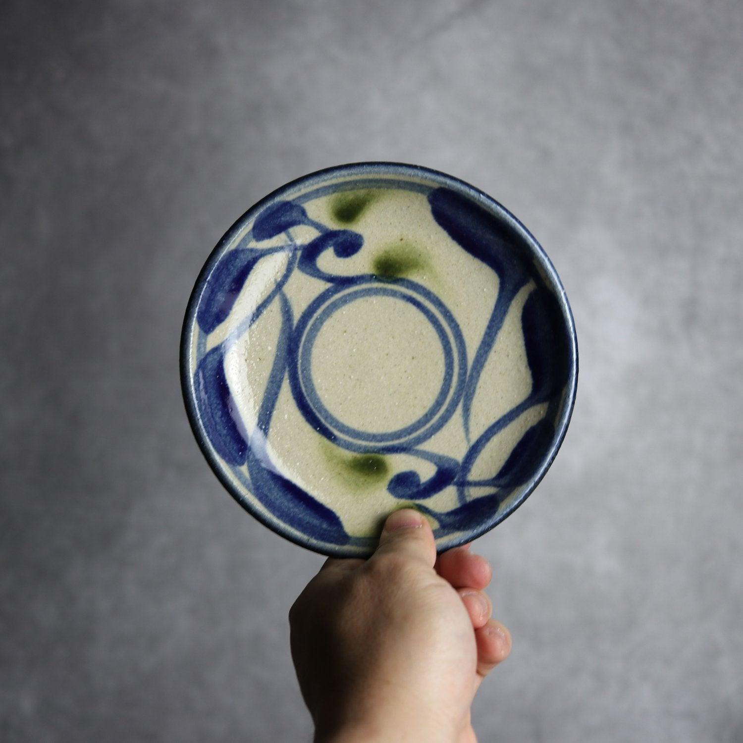 5寸皿 青 緑 唐草模様 やちむん 陶器 陶芸こまがた やちむん 陶器.