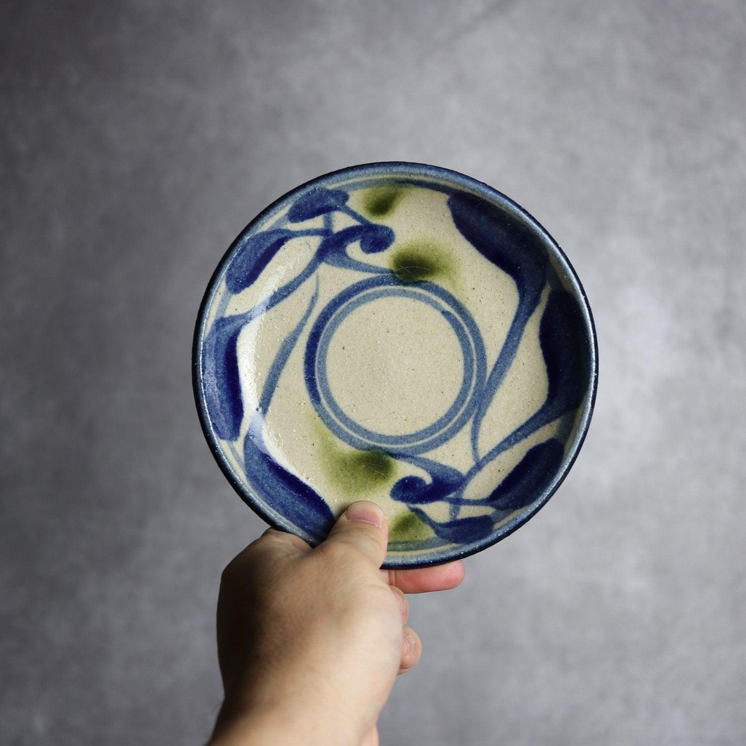 5寸皿 青 緑 唐草模様 やちむん 陶器 陶芸こまがた やちむん 陶器.