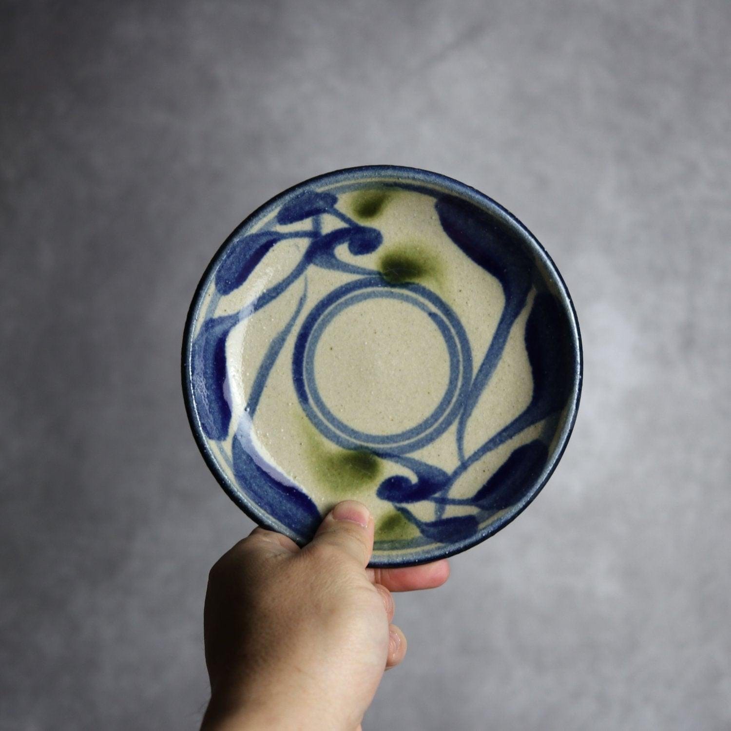5寸皿 青 緑 唐草模様 やちむん 陶器 陶芸こまがた やちむん 陶器.