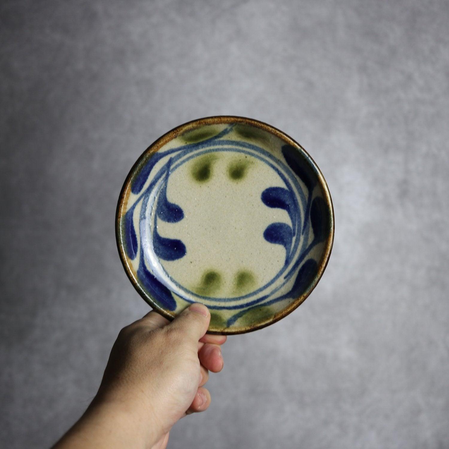 5寸皿 青 緑 デイゴ唐草 やちむん 陶器 陶芸こまがた やちむん 陶器.