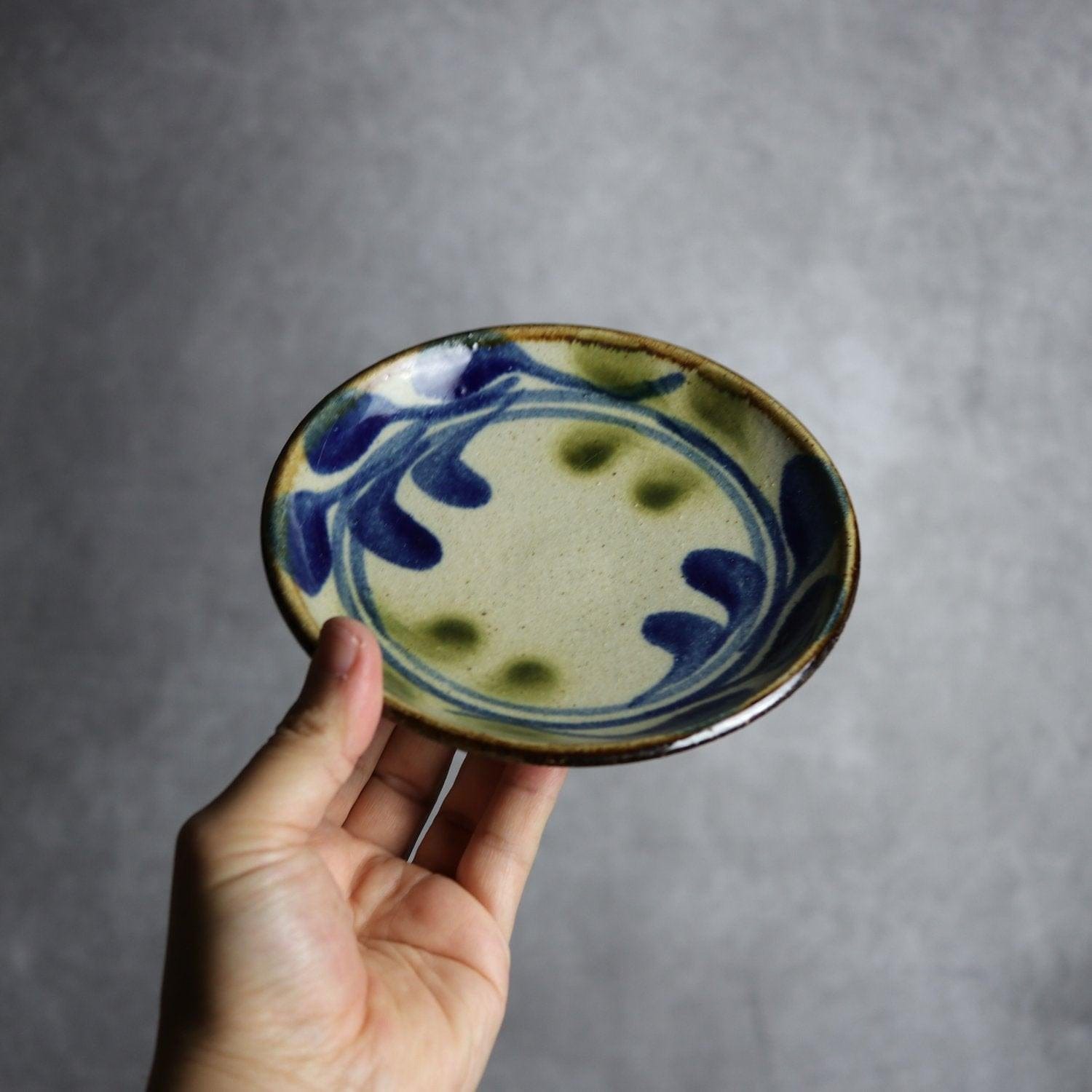 5寸皿 青 緑 デイゴ唐草 やちむん 陶器 陶芸こまがた やちむん 陶器.
