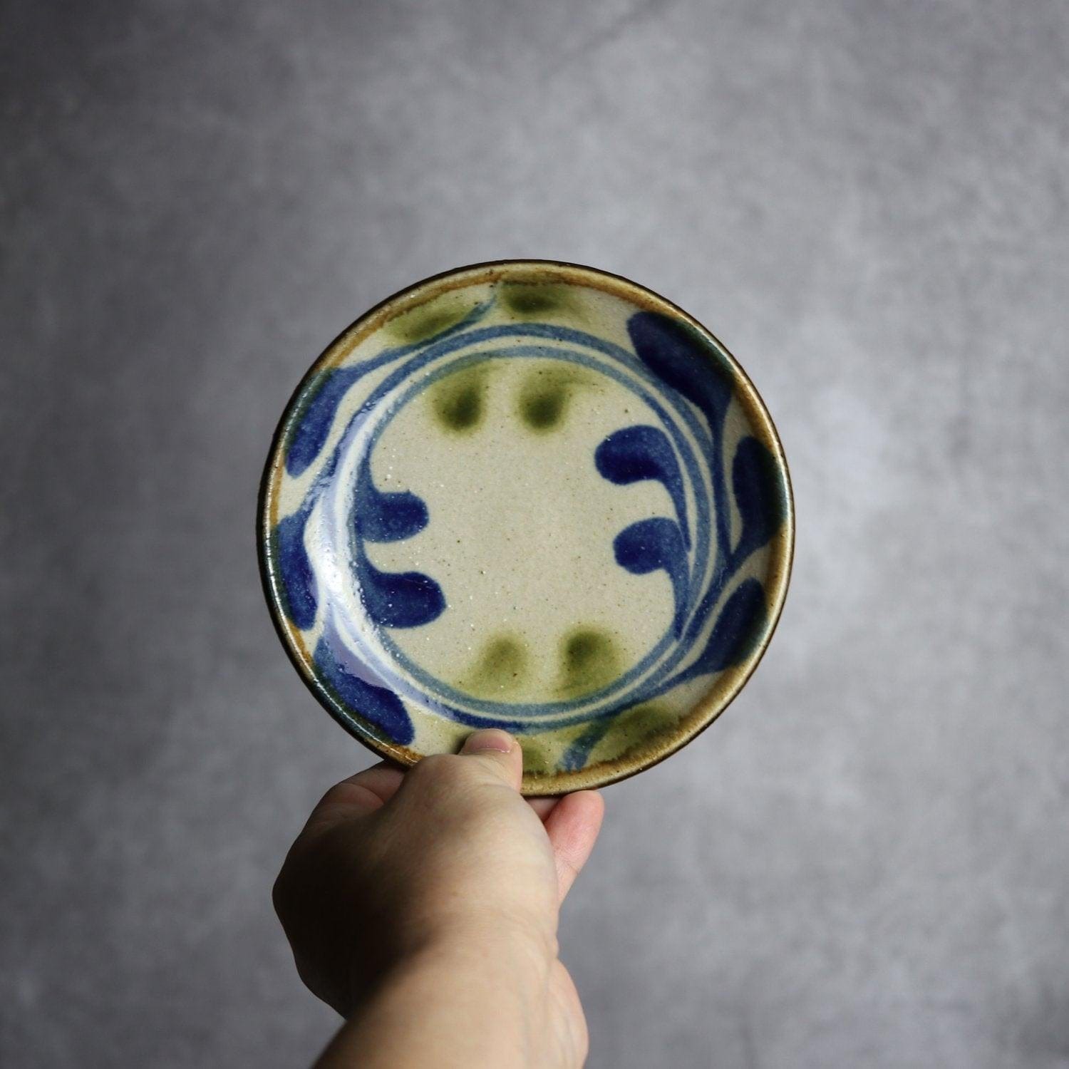 5寸皿 青 緑 デイゴ唐草 やちむん 陶器 陶芸こまがた やちむん 陶器.