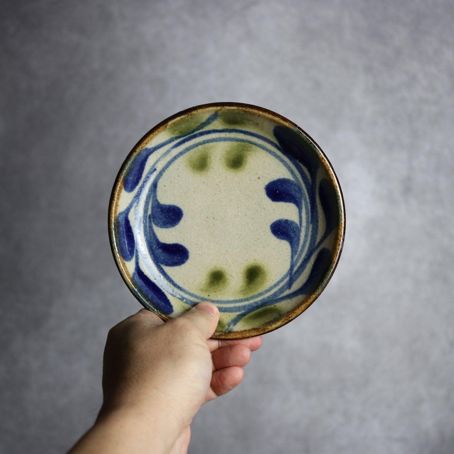 5寸皿 青 緑 デイゴ唐草 やちむん 陶器 陶芸こまがた やちむん 陶器.