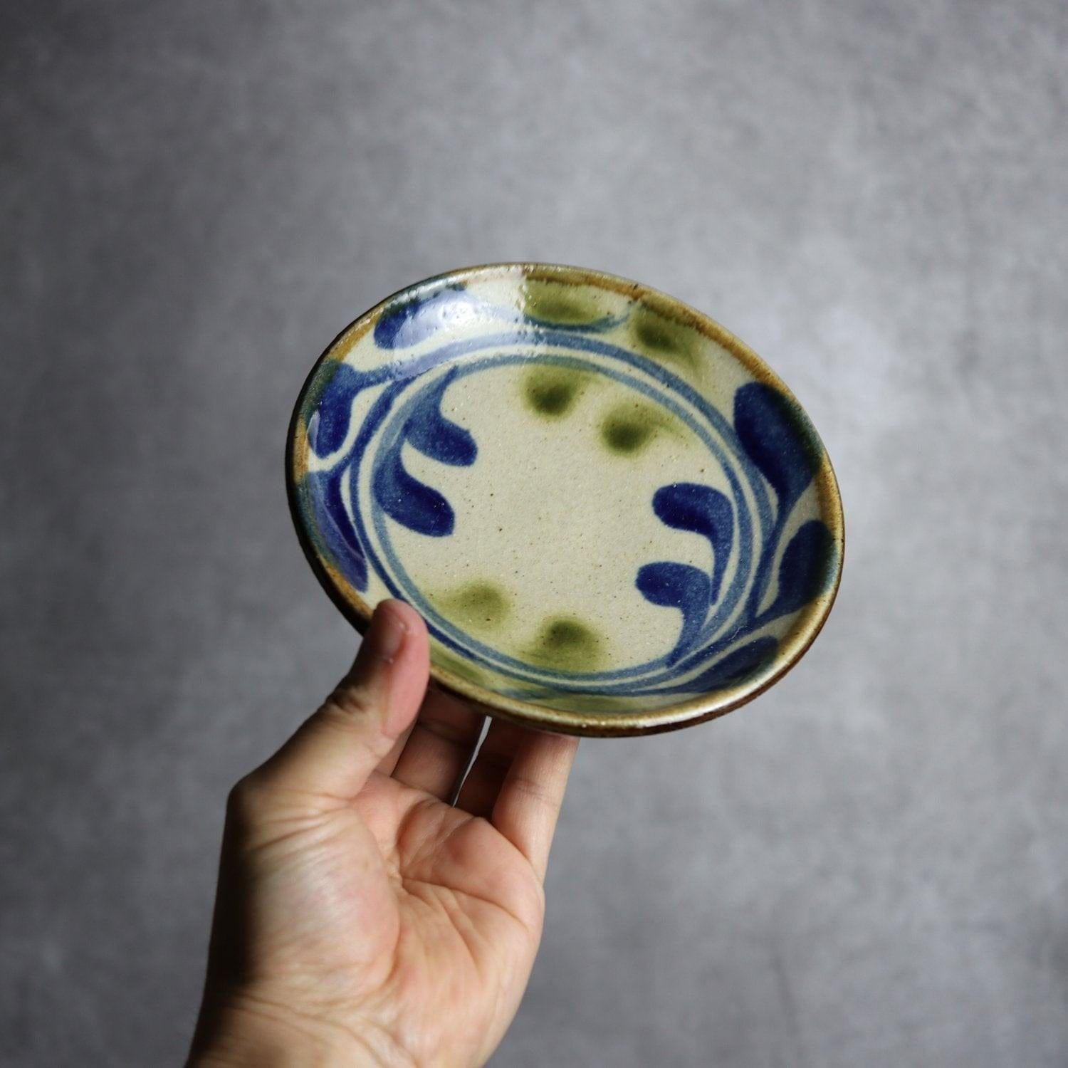 5寸皿 青 緑 デイゴ唐草 やちむん 陶器 陶芸こまがた やちむん 陶器.