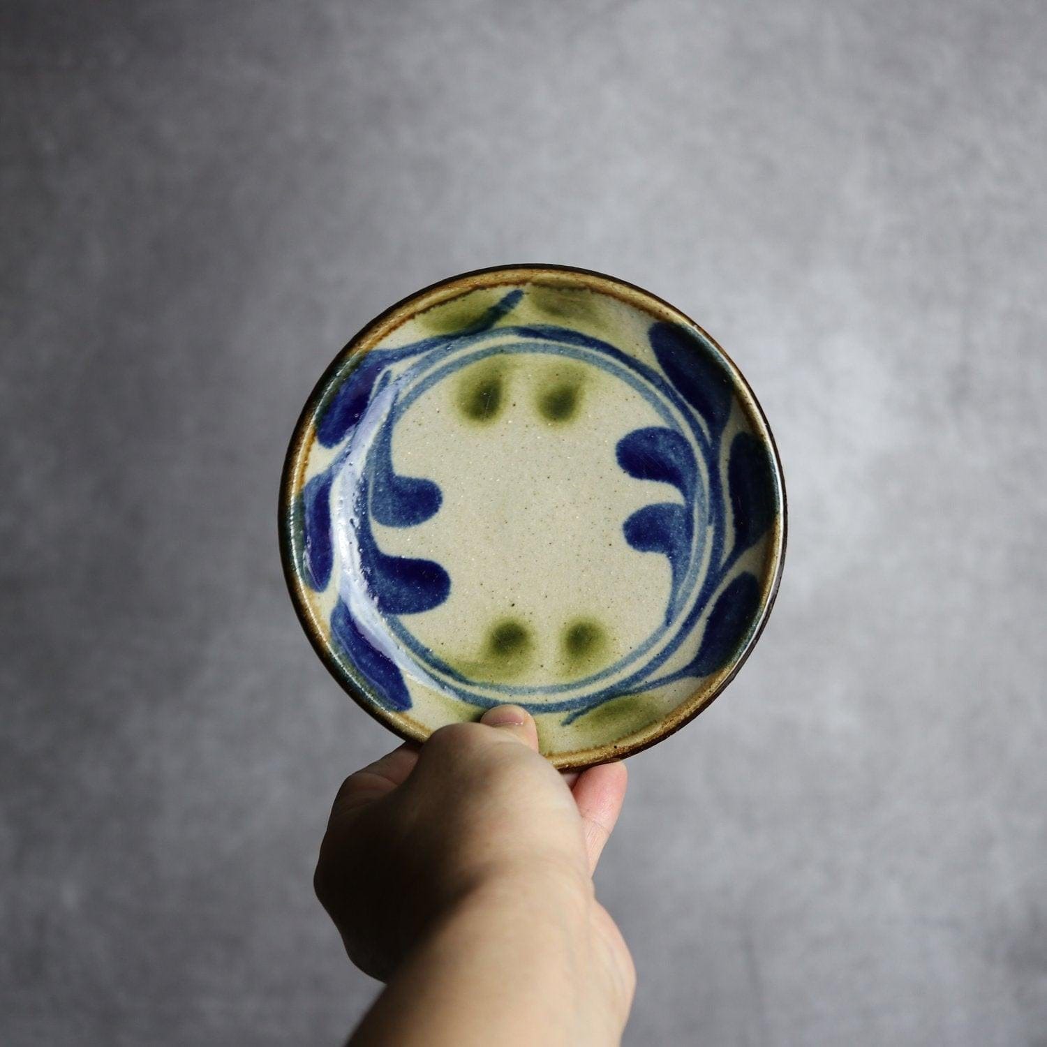 5寸皿 青 緑 デイゴ唐草 やちむん 陶器 陶芸こまがた やちむん 陶器.