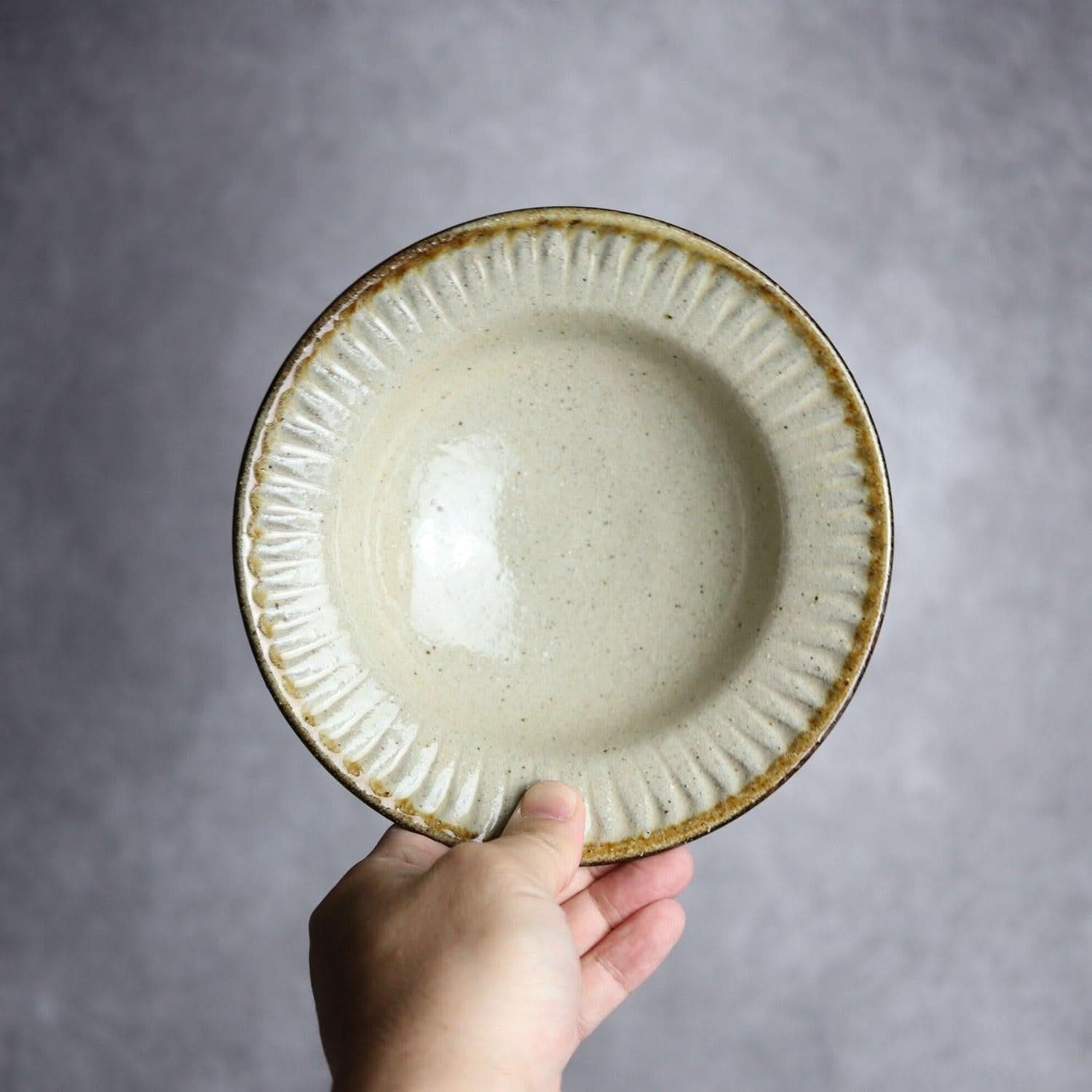 5.5寸リム鉢 シノギ 白 ストライプ やちむん 陶器 陶芸こまがた やちむん 陶器.