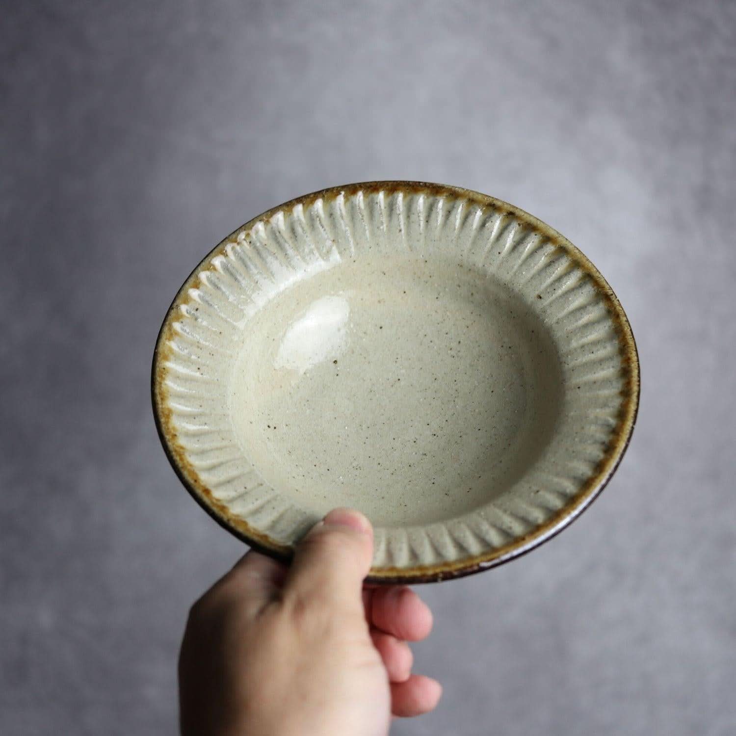 5.5寸リム鉢 シノギ 白 ストライプ やちむん 陶器 陶芸こまがた やちむん 陶器.