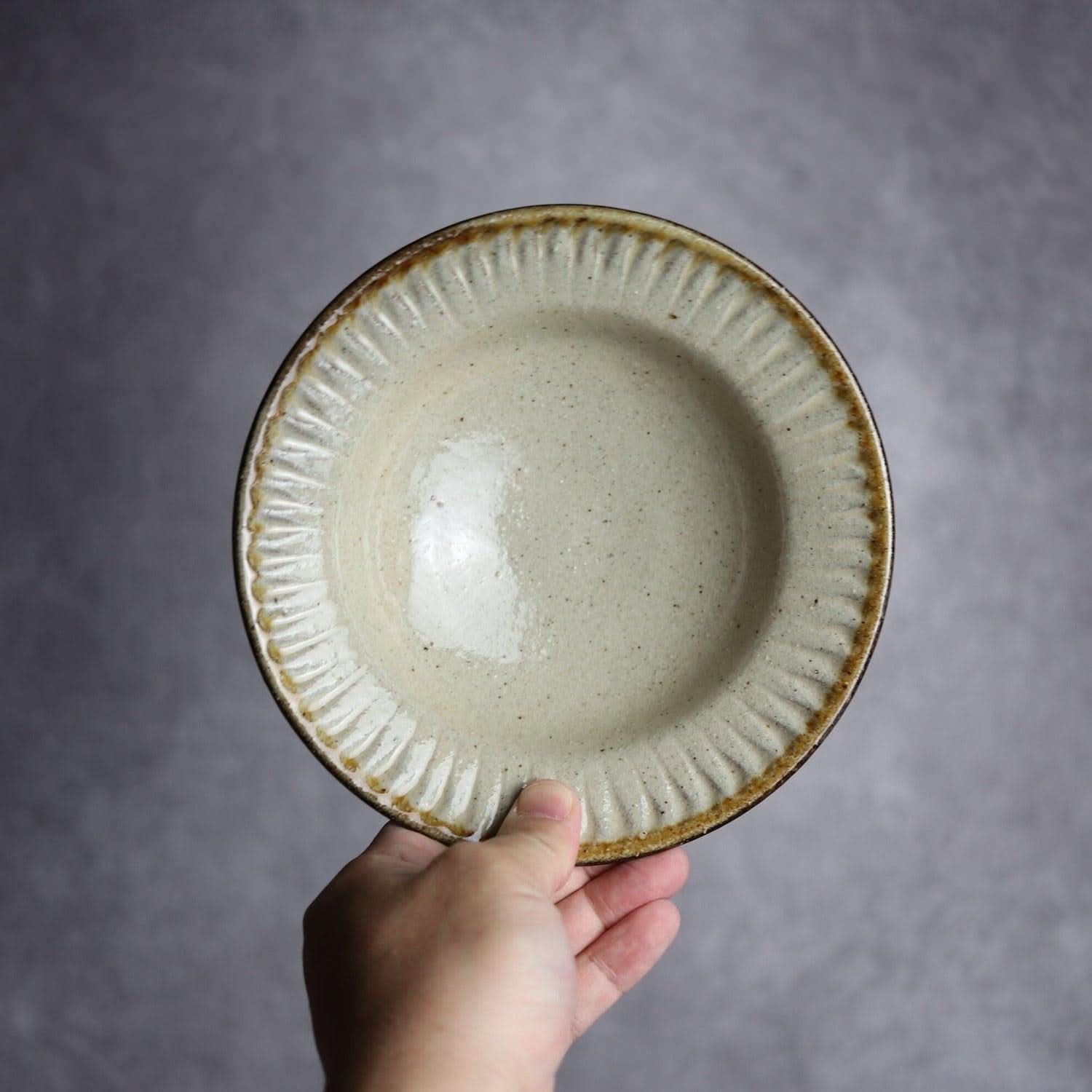 5.5寸リム鉢 シノギ 白 ストライプ やちむん 陶器 陶芸こまがた やちむん 陶器.