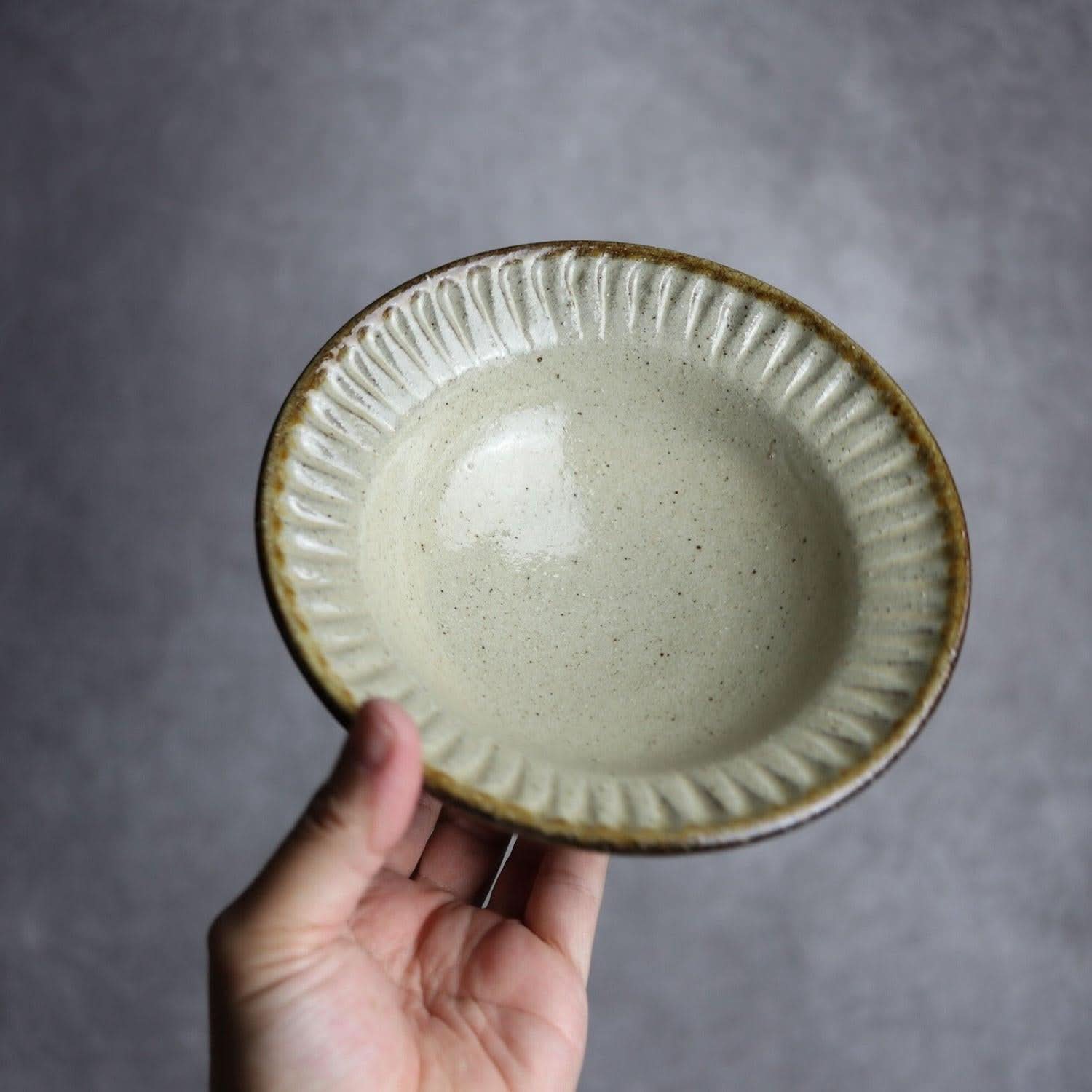 5.5寸リム鉢 シノギ 白 ストライプ やちむん 陶器 陶芸こまがた やちむん 陶器.