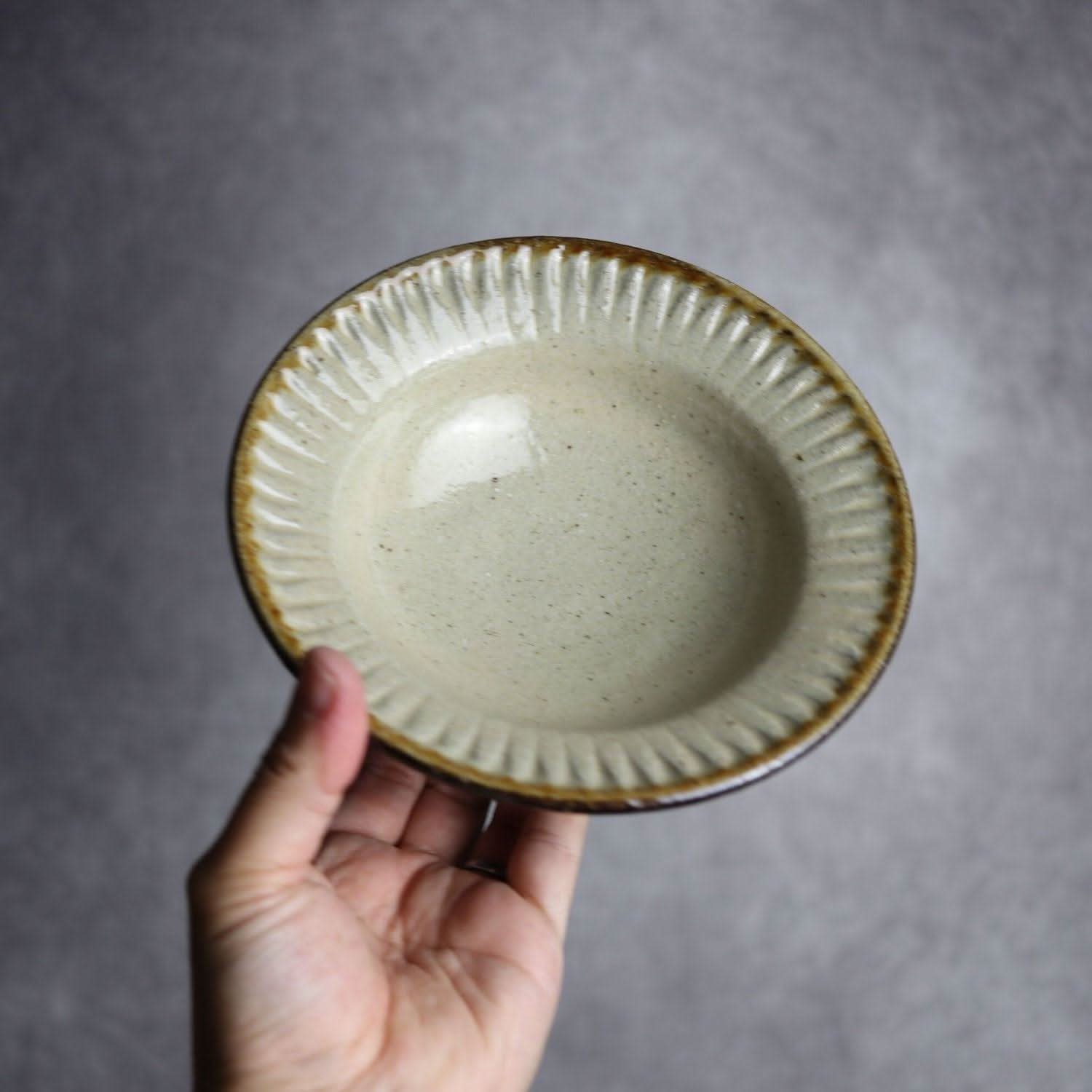 5.5寸リム鉢 シノギ 白 ストライプ やちむん 陶器 陶芸こまがた やちむん 陶器.