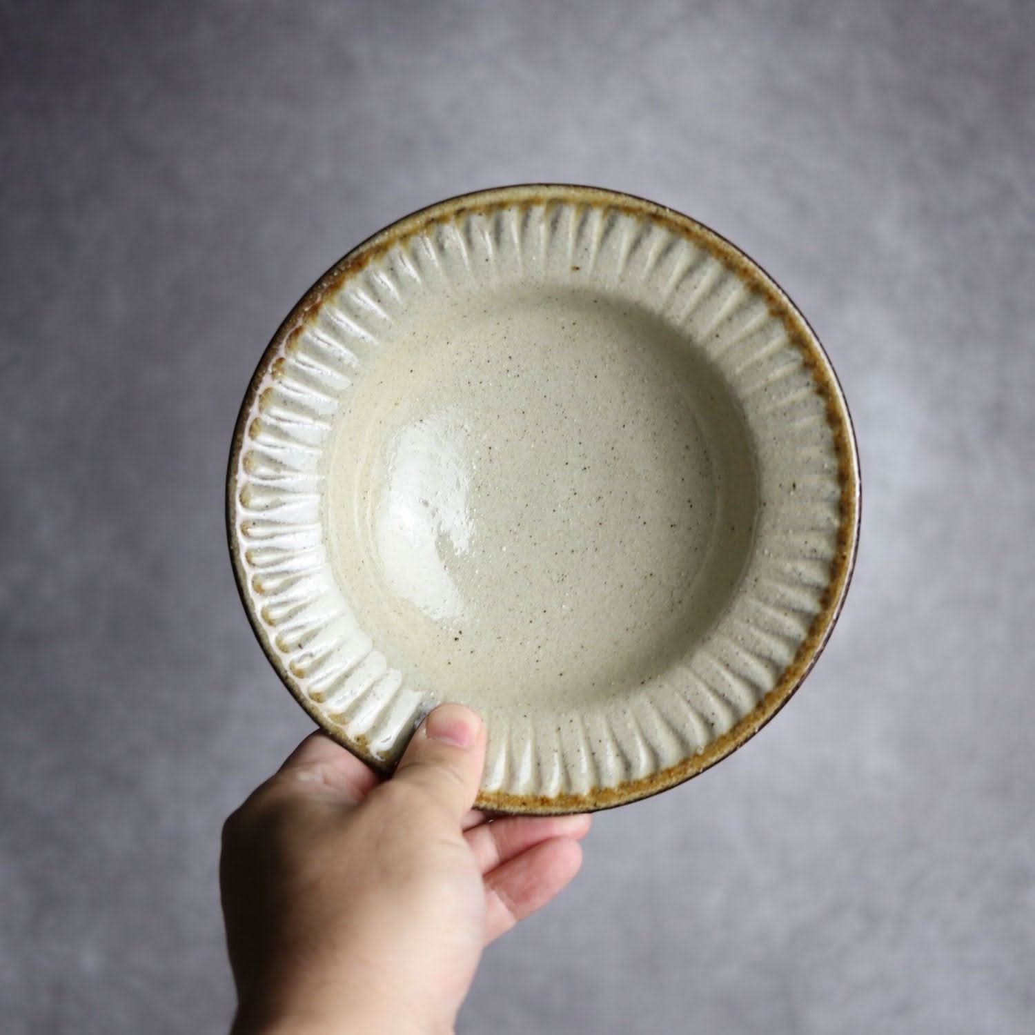 5.5寸リム鉢 シノギ 白 ストライプ やちむん 陶器 陶芸こまがた やちむん 陶器.