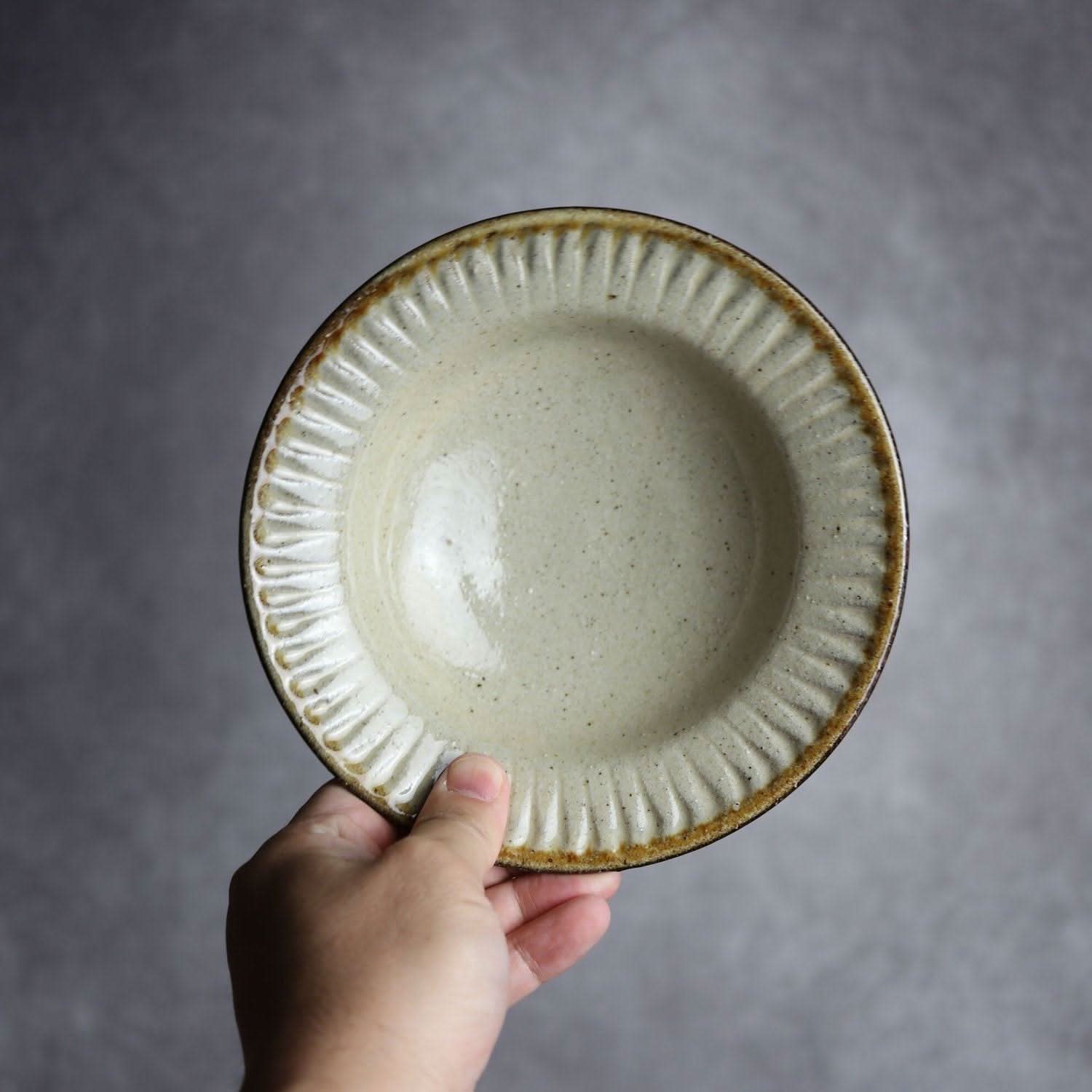 5.5寸リム鉢 シノギ 白 ストライプ やちむん 陶器 陶芸こまがた やちむん 陶器.