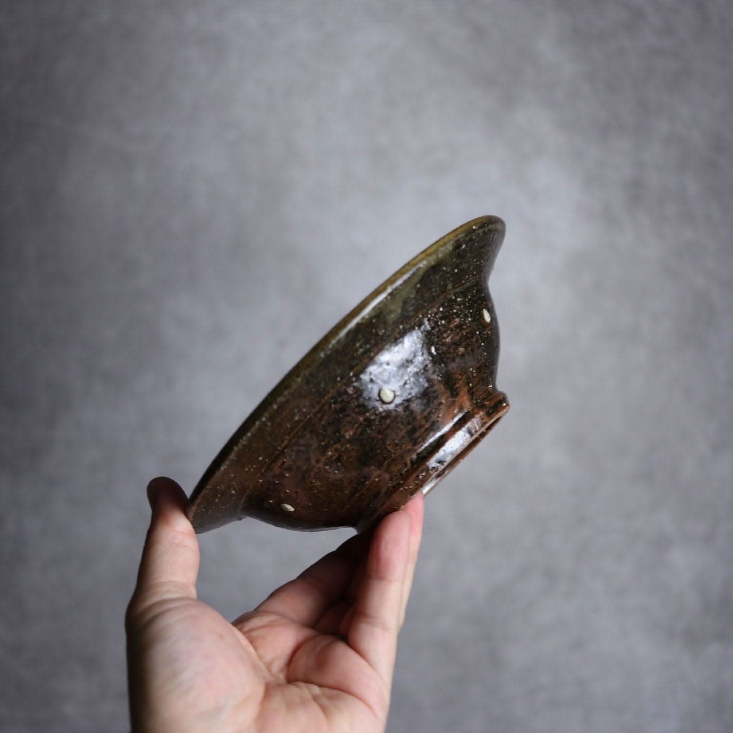 5.5寸リム鉢 シノギ 白 クバ紋やちむん 陶器 陶芸こまがた やちむん 陶器.