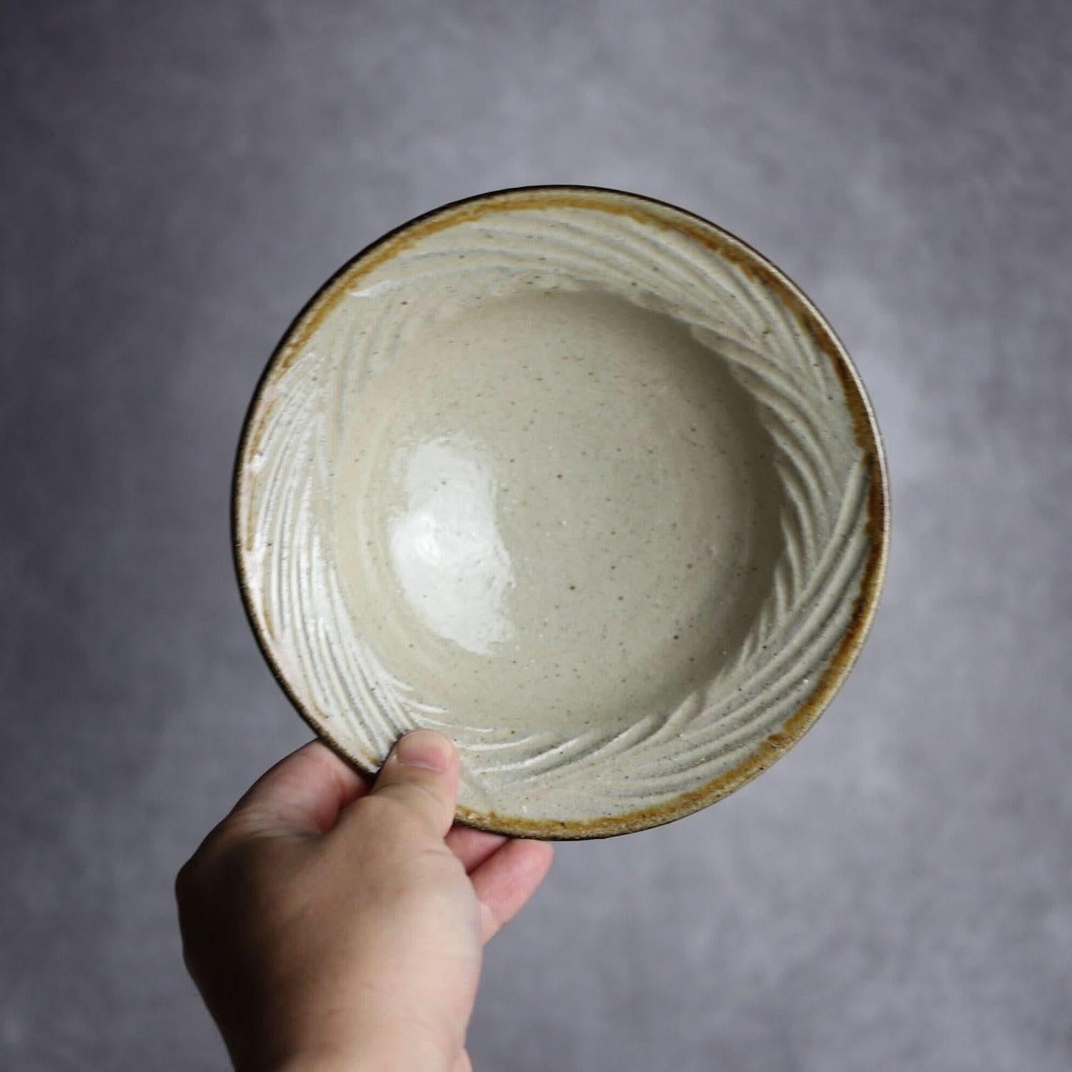 シノギ(白)幾何学紋 5.5寸リム鉢