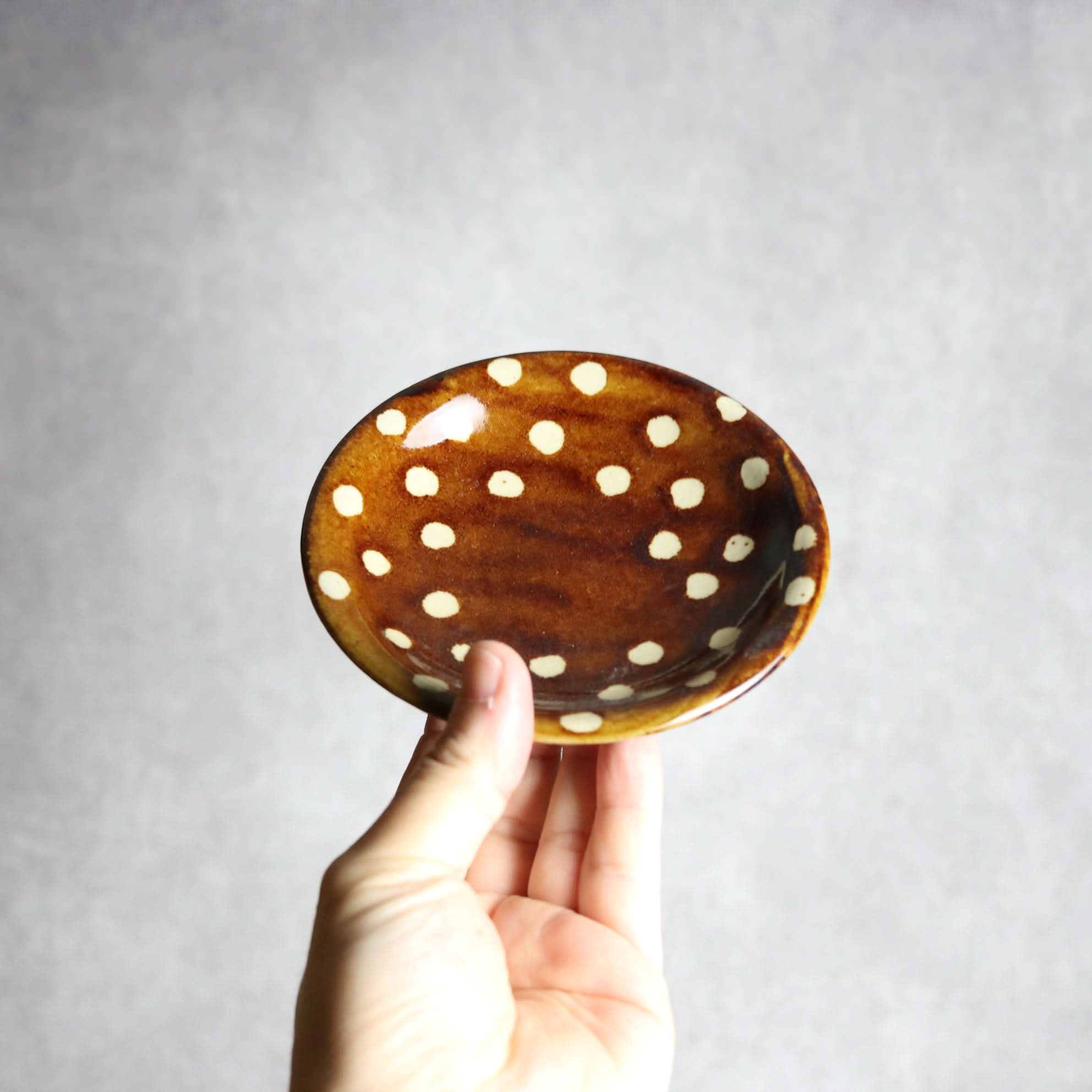 4寸皿 飴釉 蝋抜 点打 やちむん 陶器 真南風工房 やちむん 陶器.
