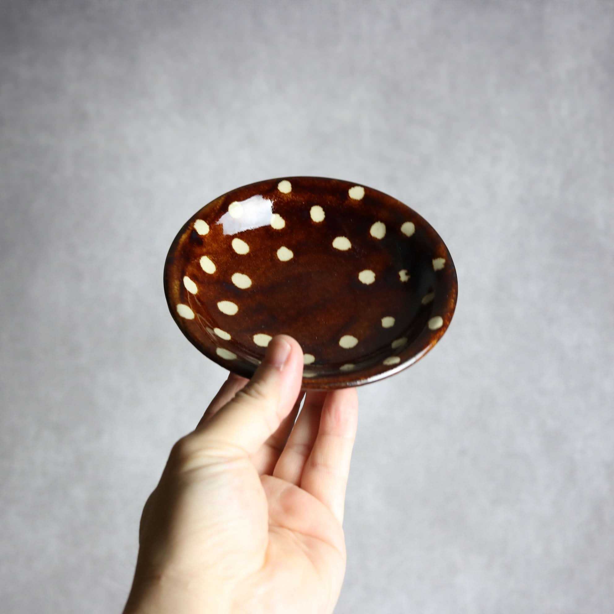 4寸皿 飴釉 蝋抜 点打 やちむん 陶器 真南風工房 やちむん 陶器.