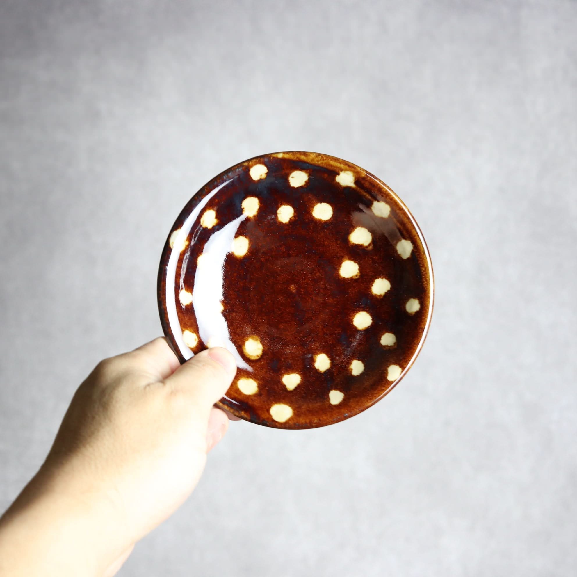 4寸皿 飴釉 蝋抜 点打 やちむん 陶器 真南風工房 やちむん 陶器.
