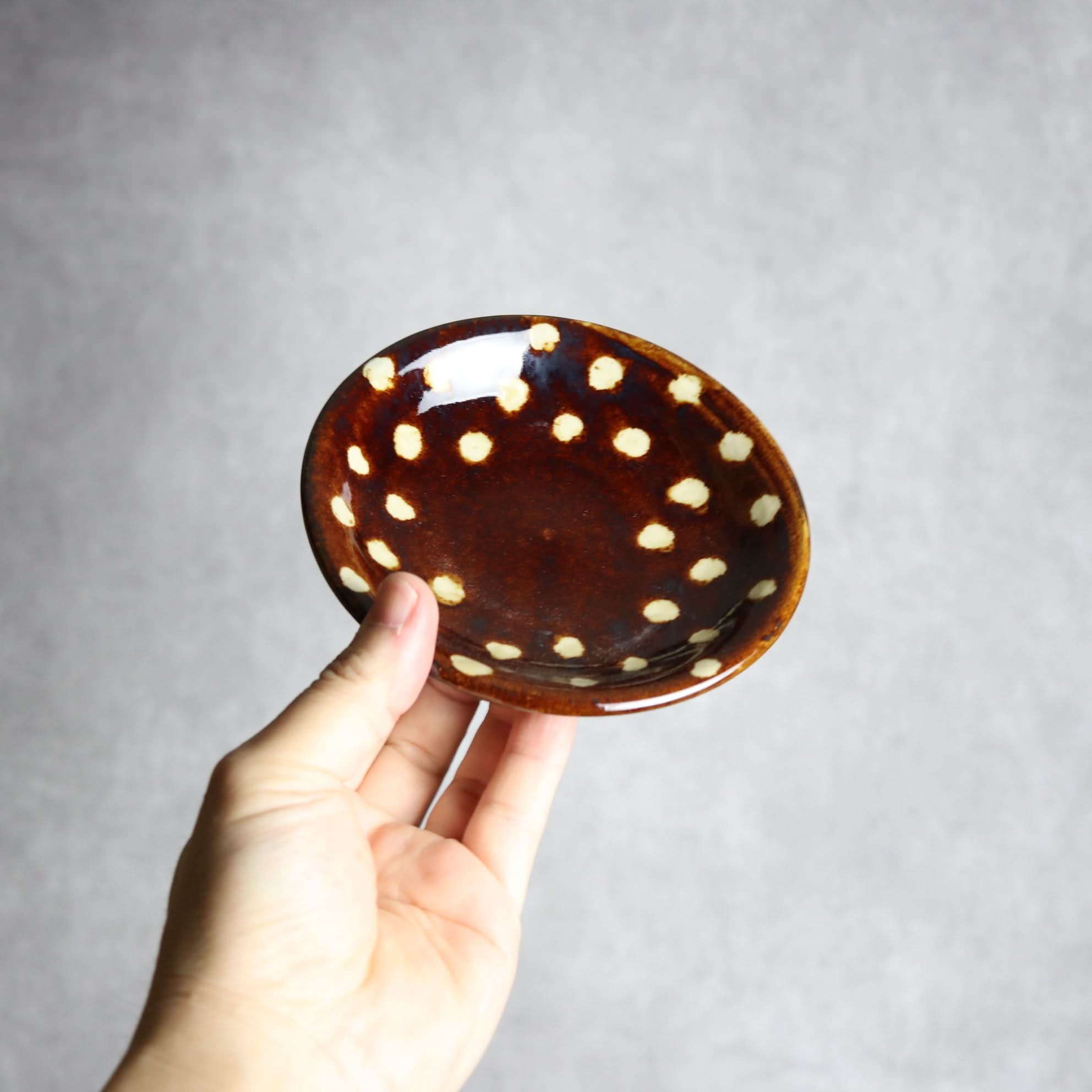4寸皿 飴釉 蝋抜 点打 やちむん 陶器 真南風工房 やちむん 陶器.