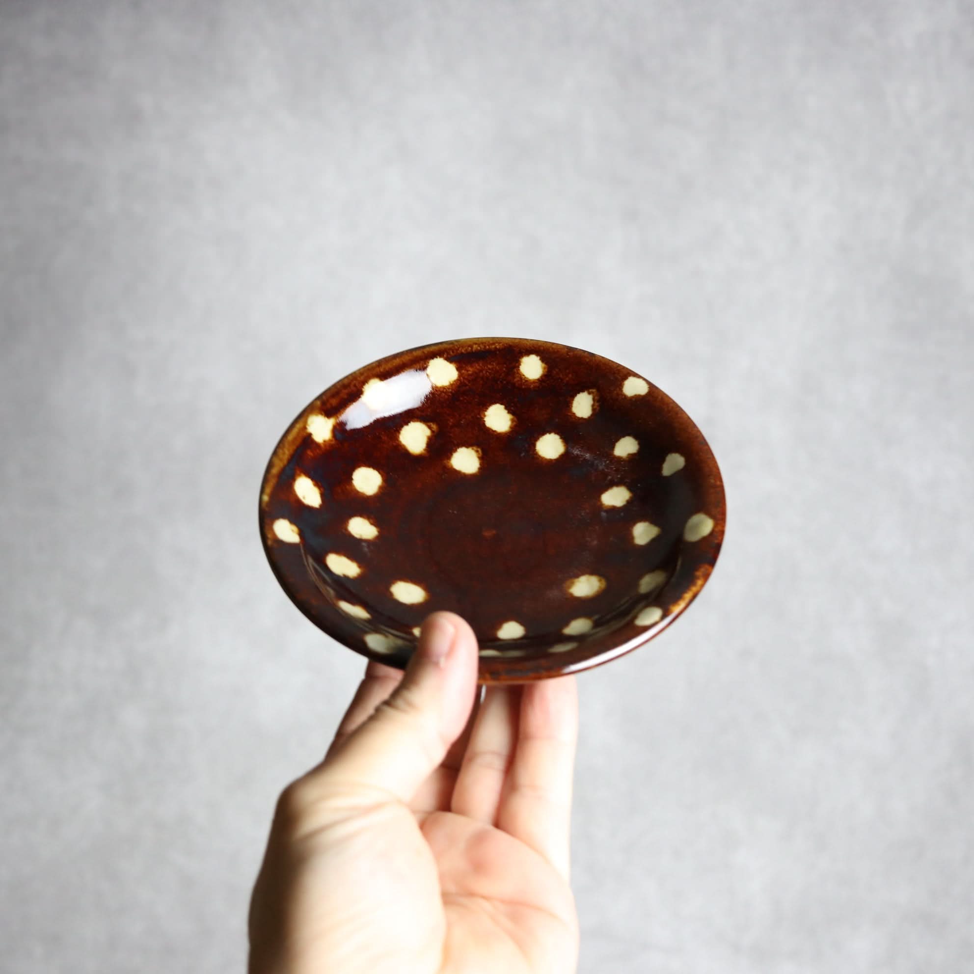 4寸皿 飴釉 蝋抜 点打 やちむん 陶器 真南風工房 やちむん 陶器.