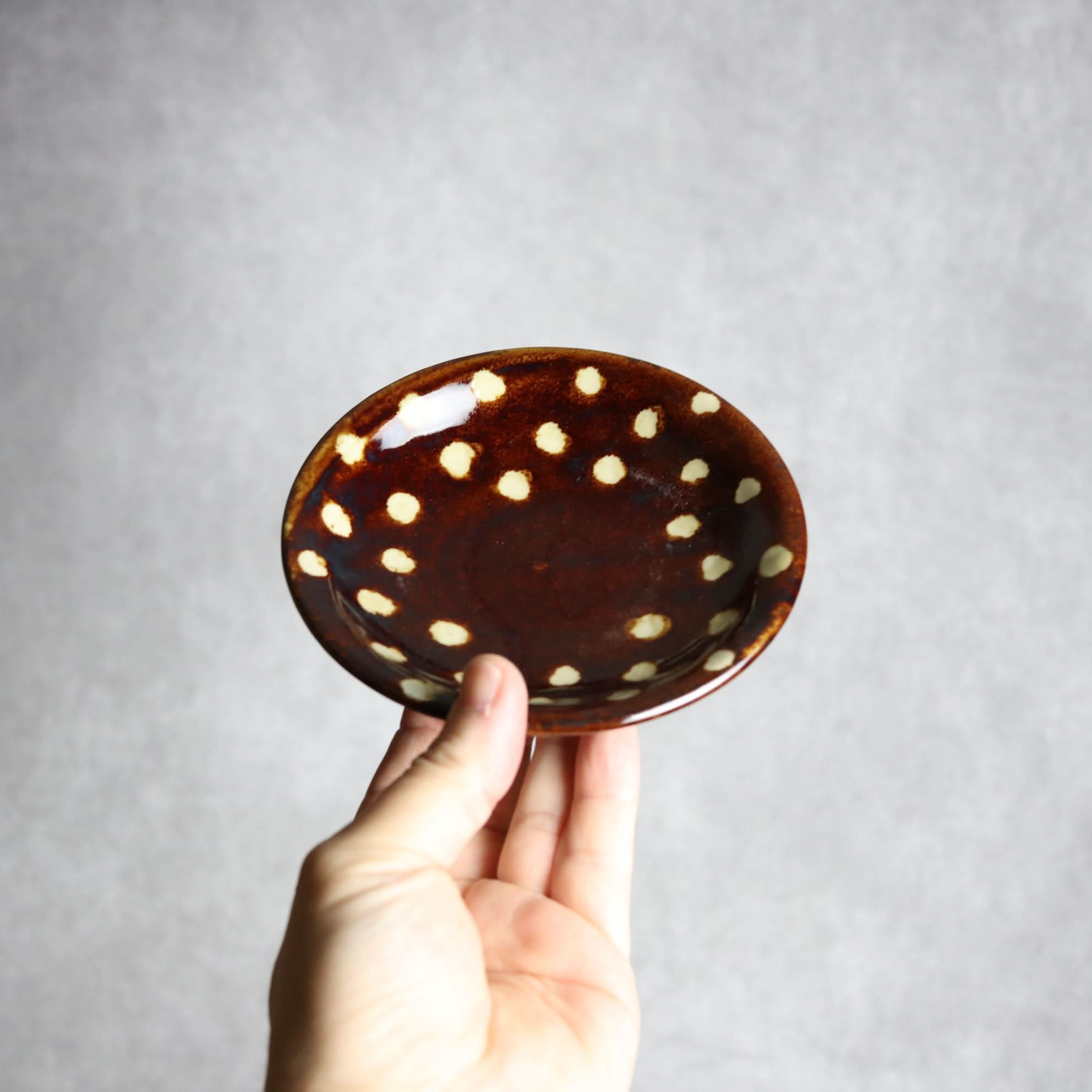4寸皿 飴釉 蝋抜 点打 やちむん 陶器 真南風工房 やちむん 陶器.