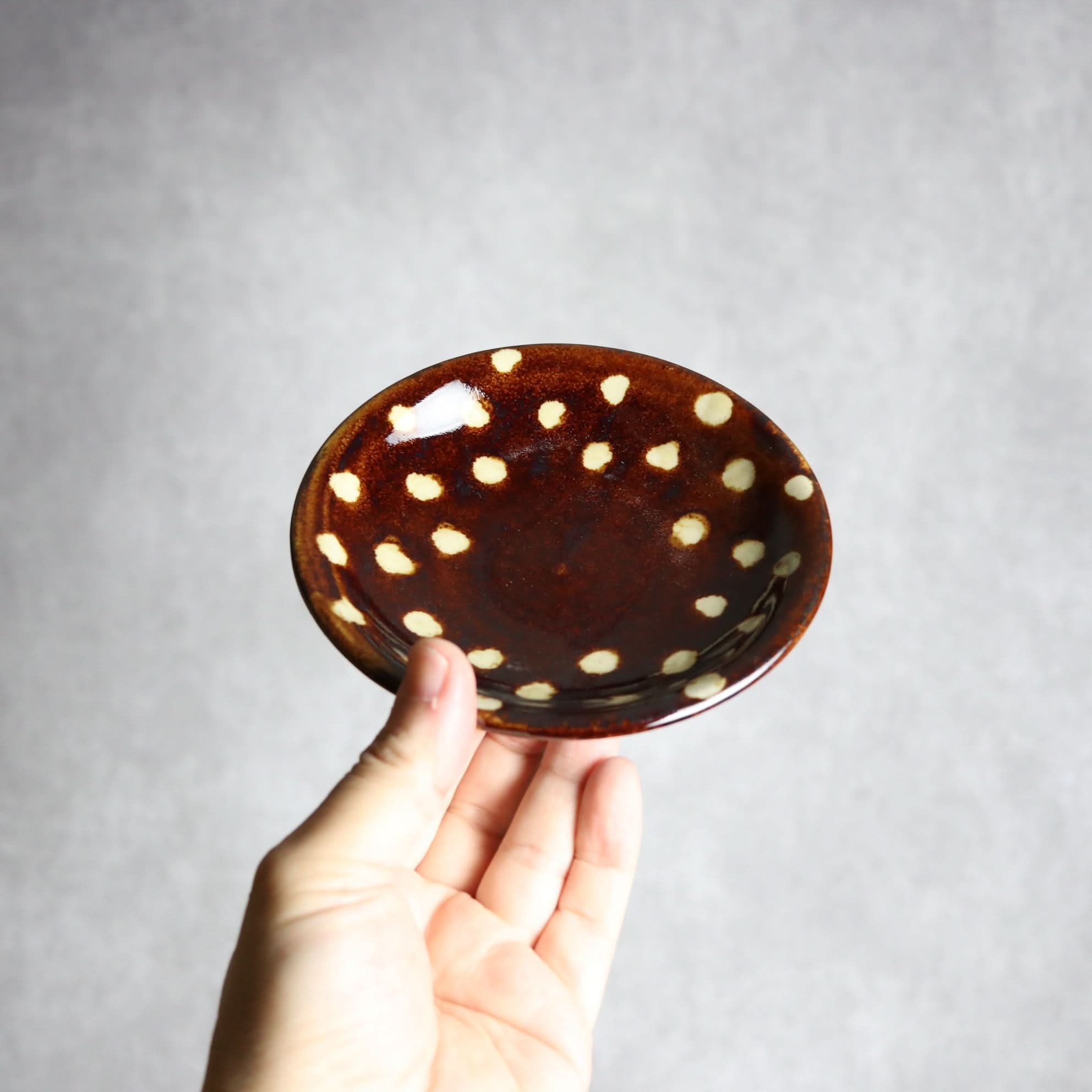 4寸皿 飴釉 蝋抜 点打 やちむん 陶器 真南風工房 やちむん 陶器.