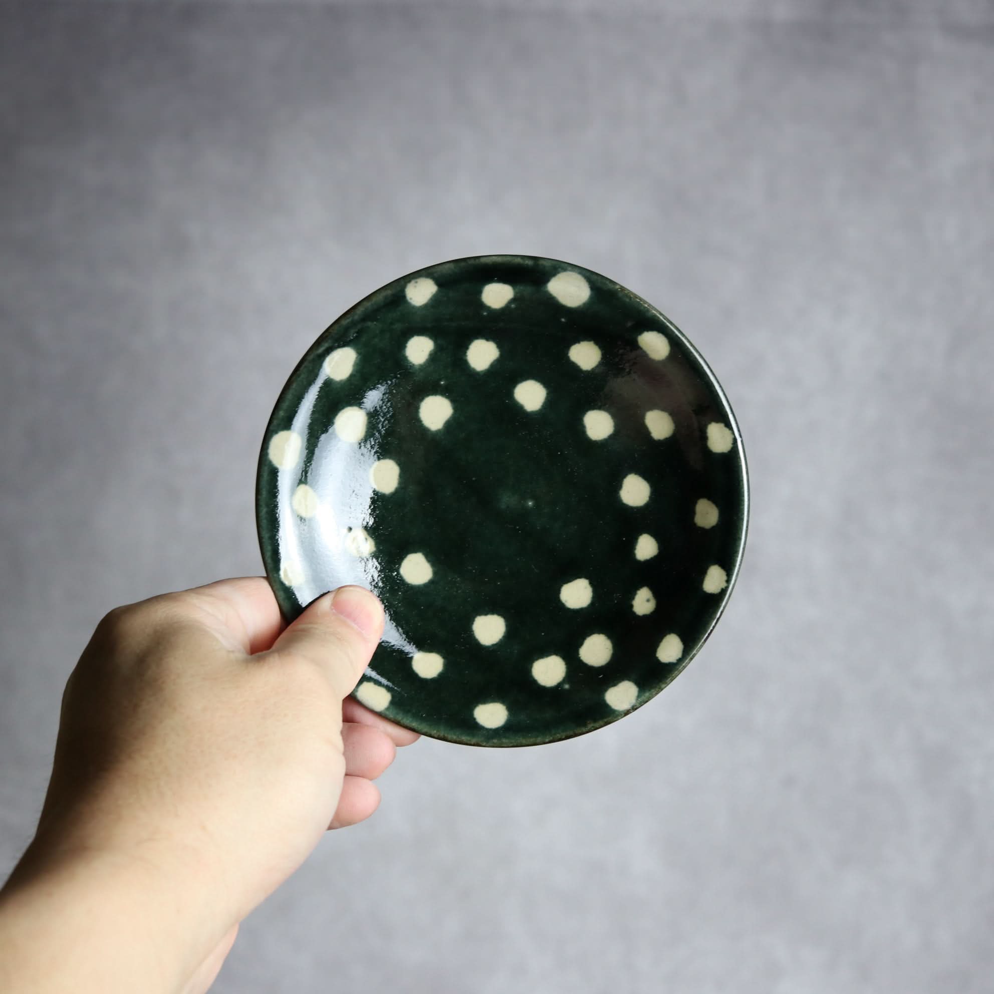 4寸皿 呉須釉 蝋抜 点打 やちむん 陶器 真南風工房 やちむん 陶器.