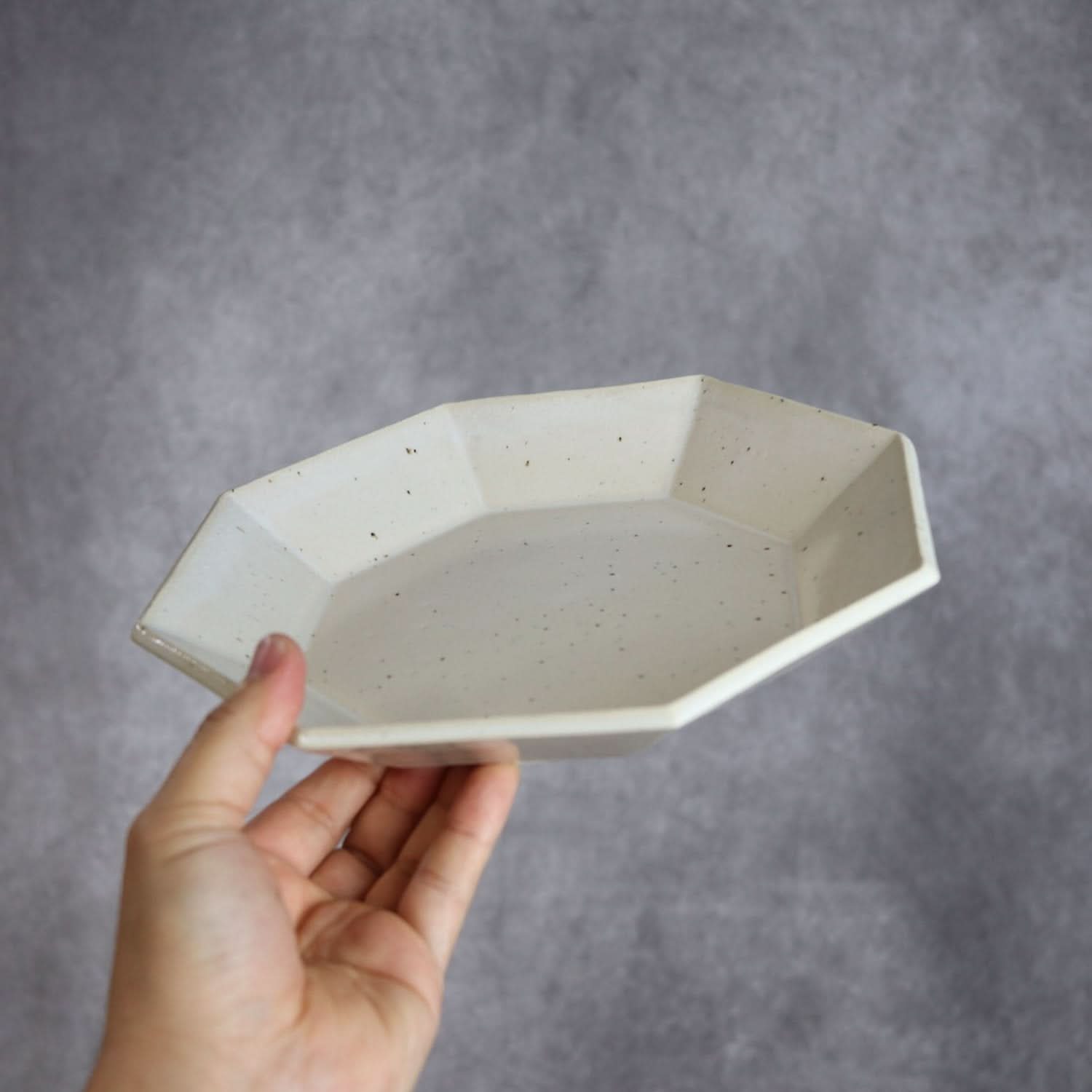 オクタゴンプレート 白 やちむん 陶器 陶factory509 やちむん 陶器.